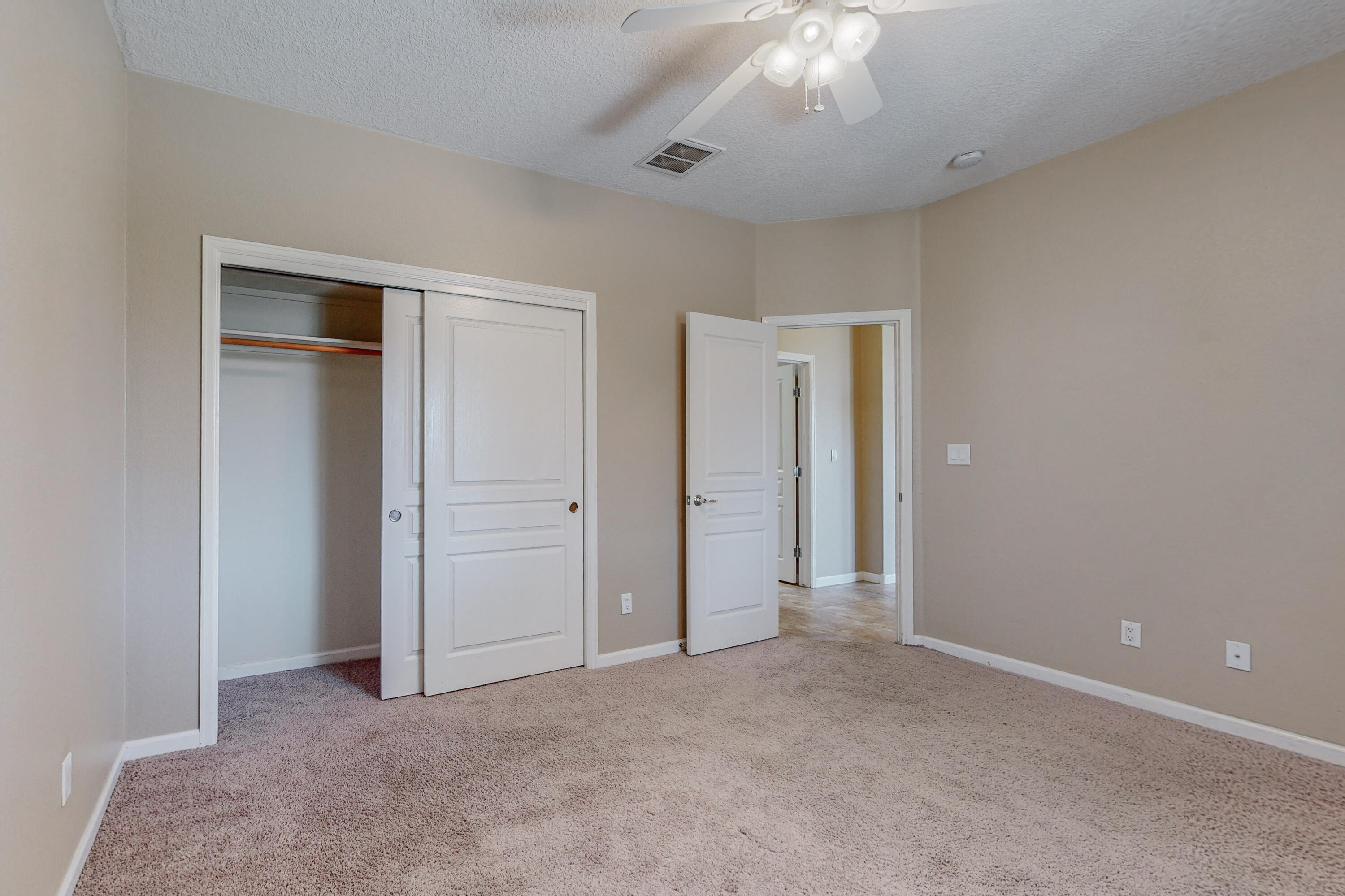 121 LOS MIRADORES Drive NE