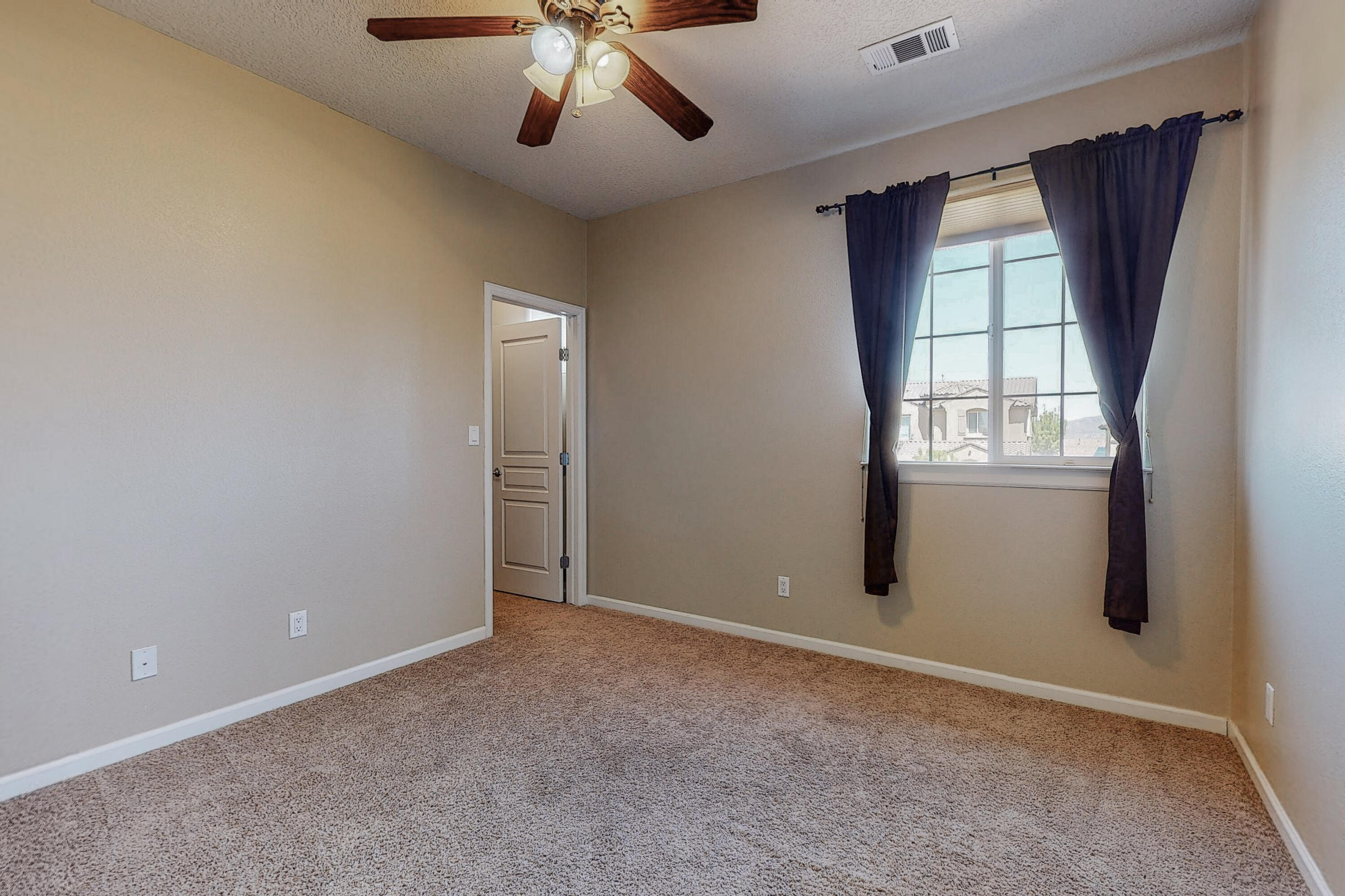 121 LOS MIRADORES Drive NE