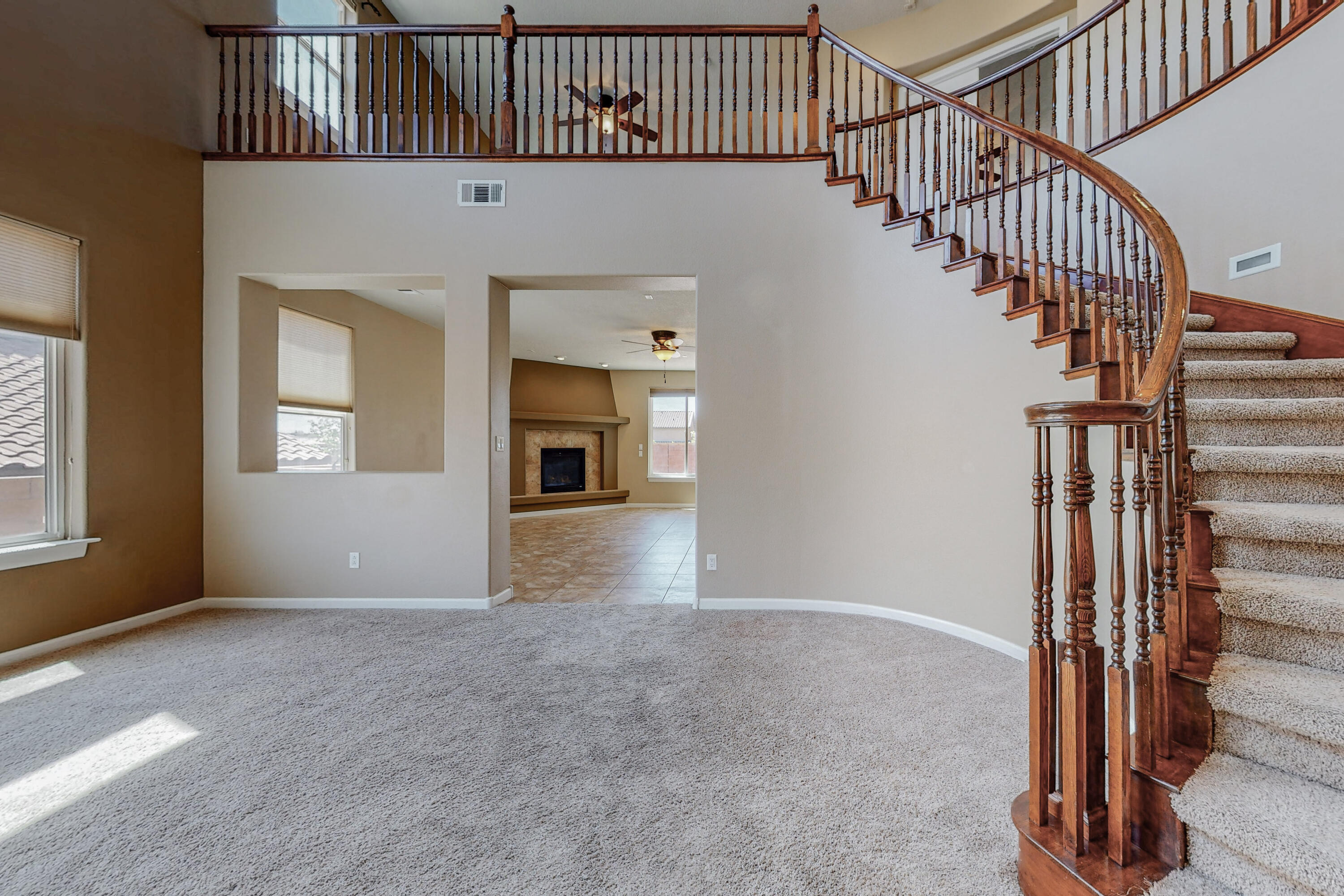 121 LOS MIRADORES Drive NE