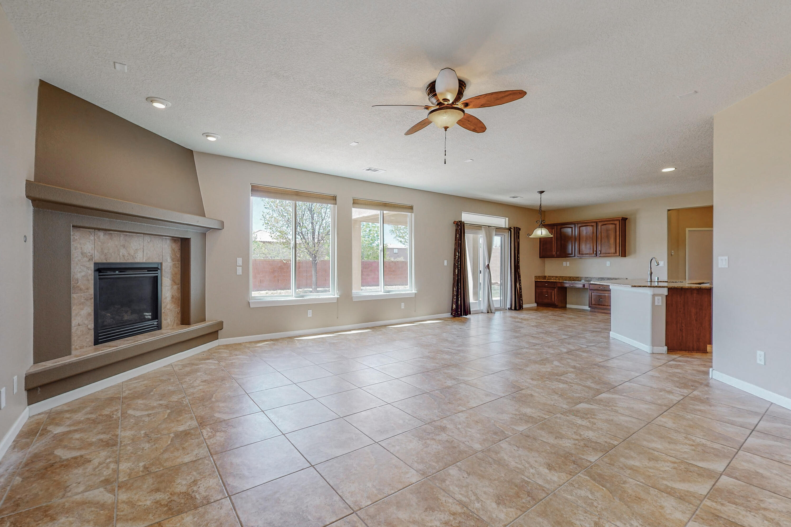 121 LOS MIRADORES Drive NE