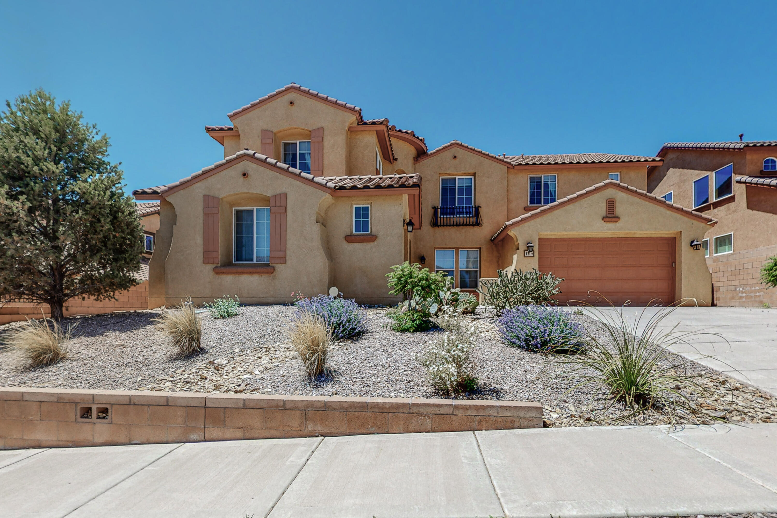 121 LOS MIRADORES Drive NE