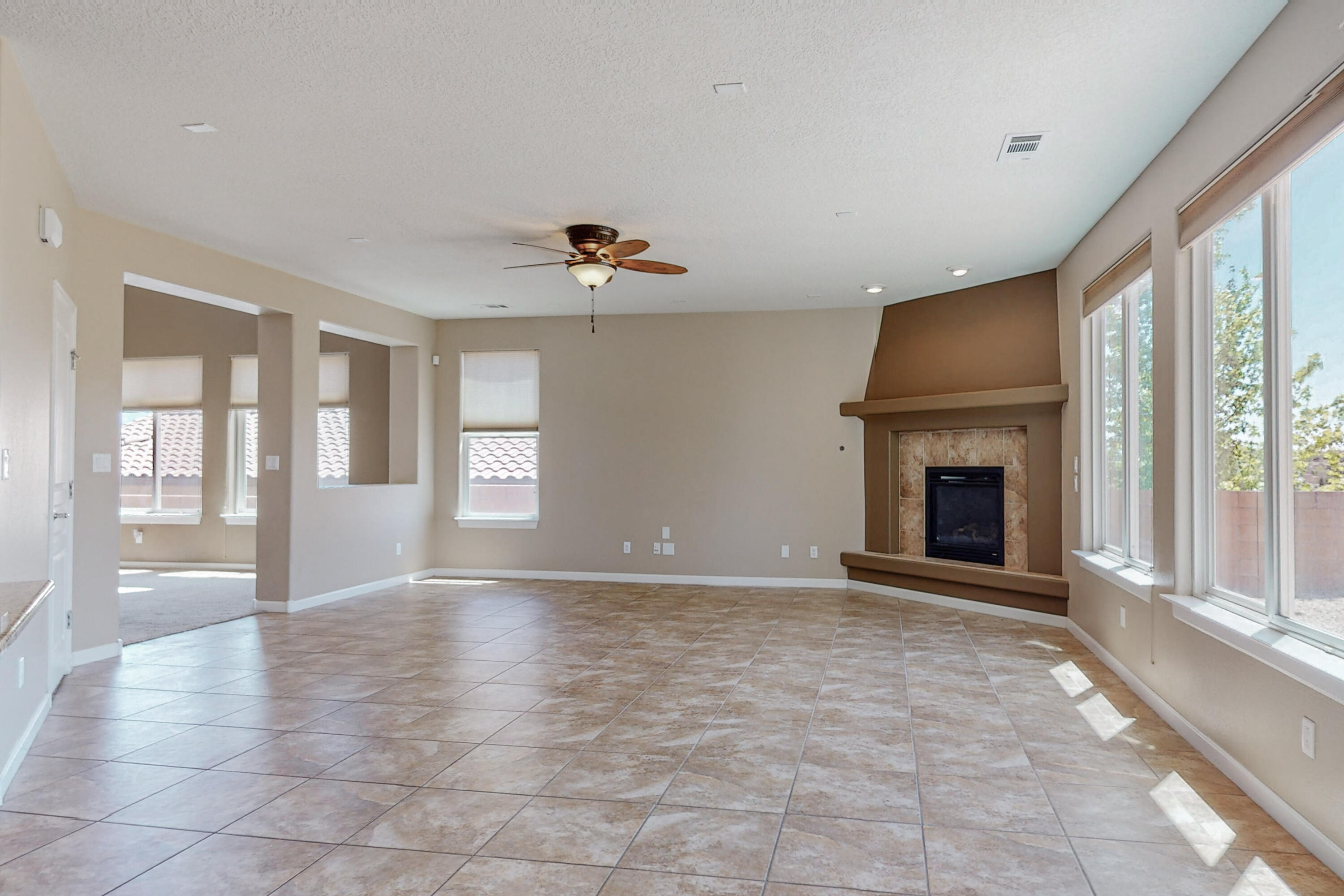 121 LOS MIRADORES Drive NE
