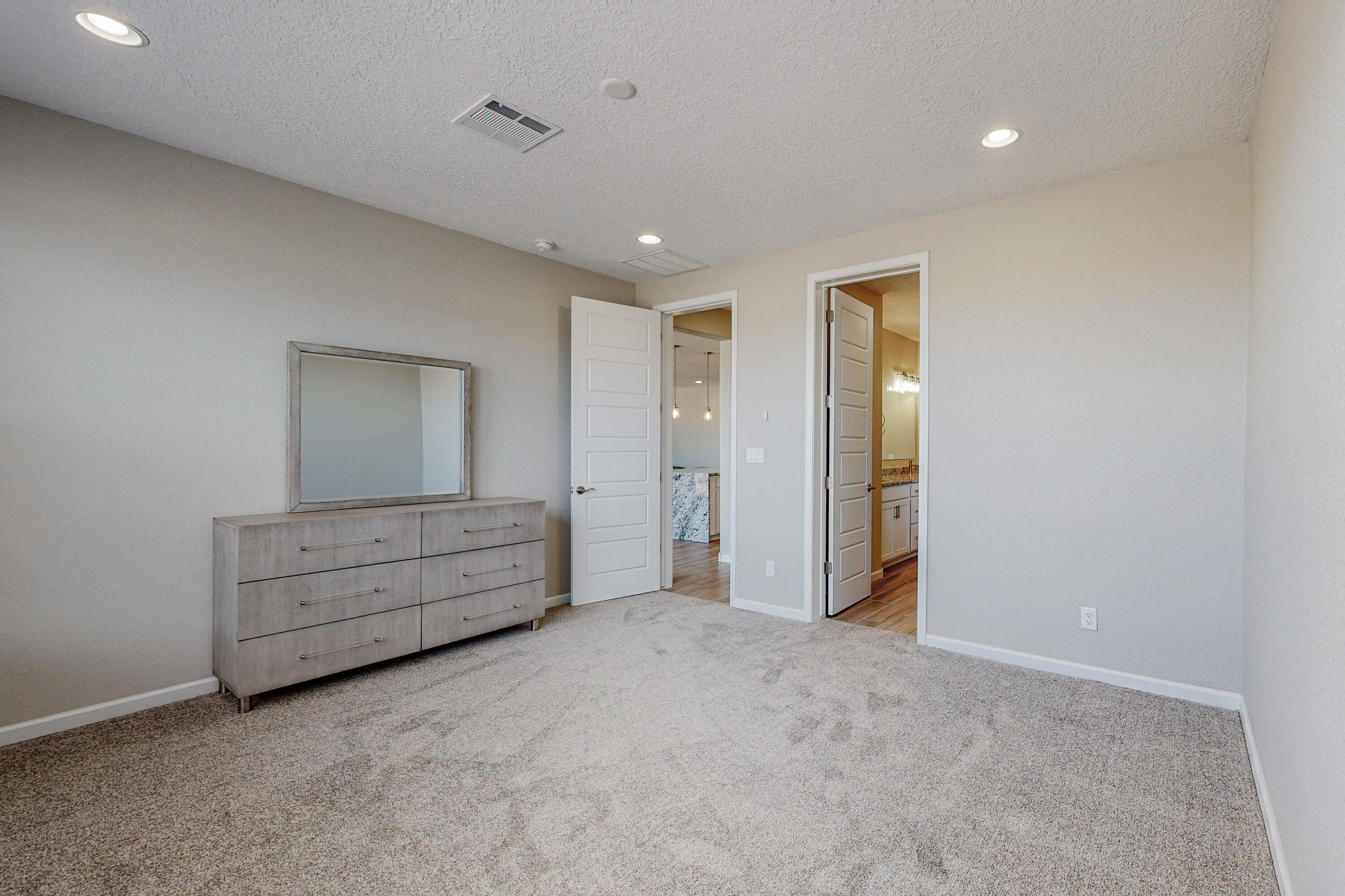 2793 KINGS CANYON Loop NE