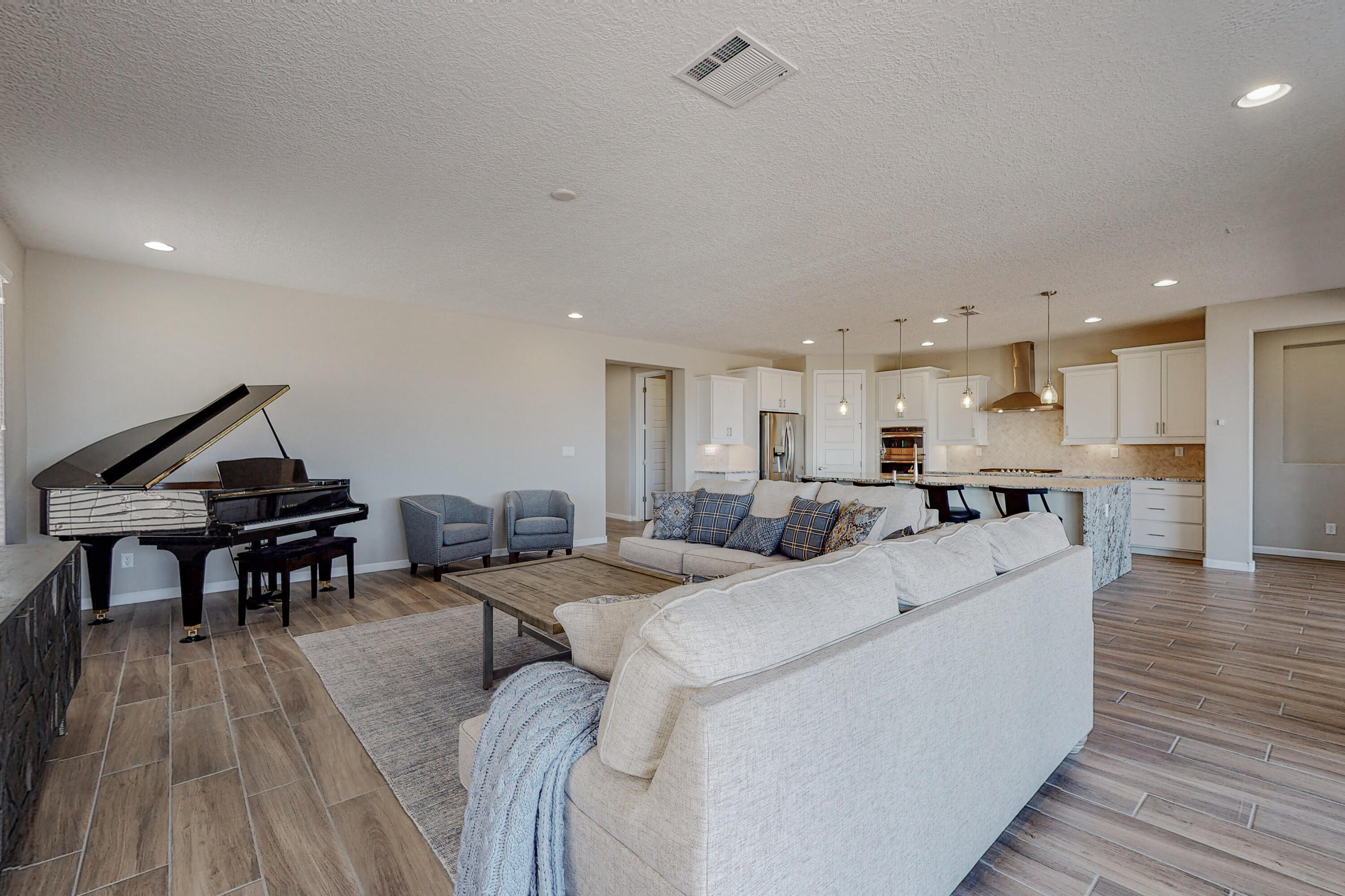 2793 KINGS CANYON Loop NE