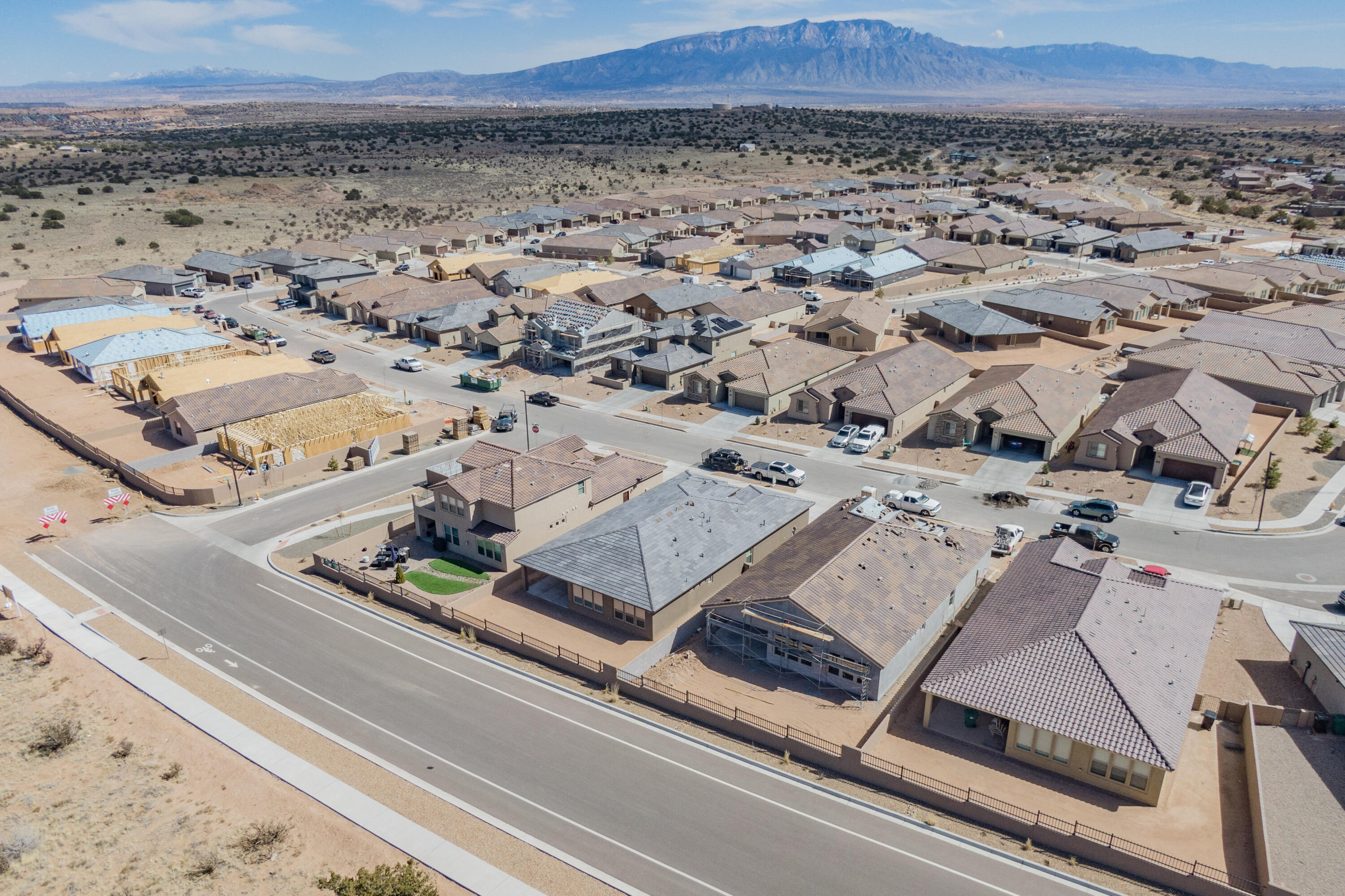 2793 KINGS CANYON Loop NE