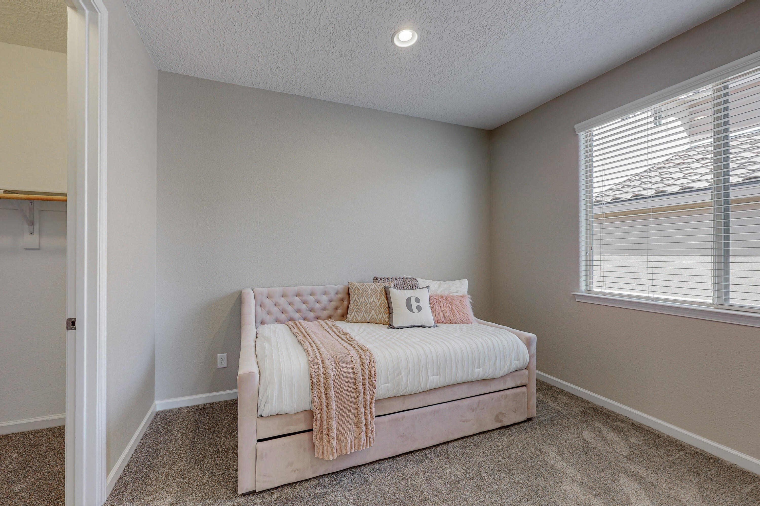 2793 KINGS CANYON Loop NE