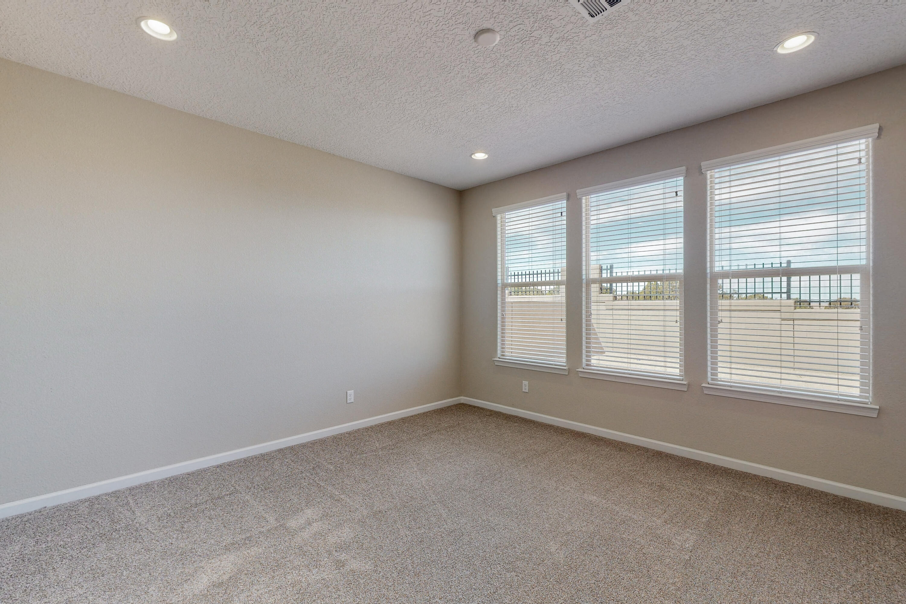 2793 KINGS CANYON Loop NE