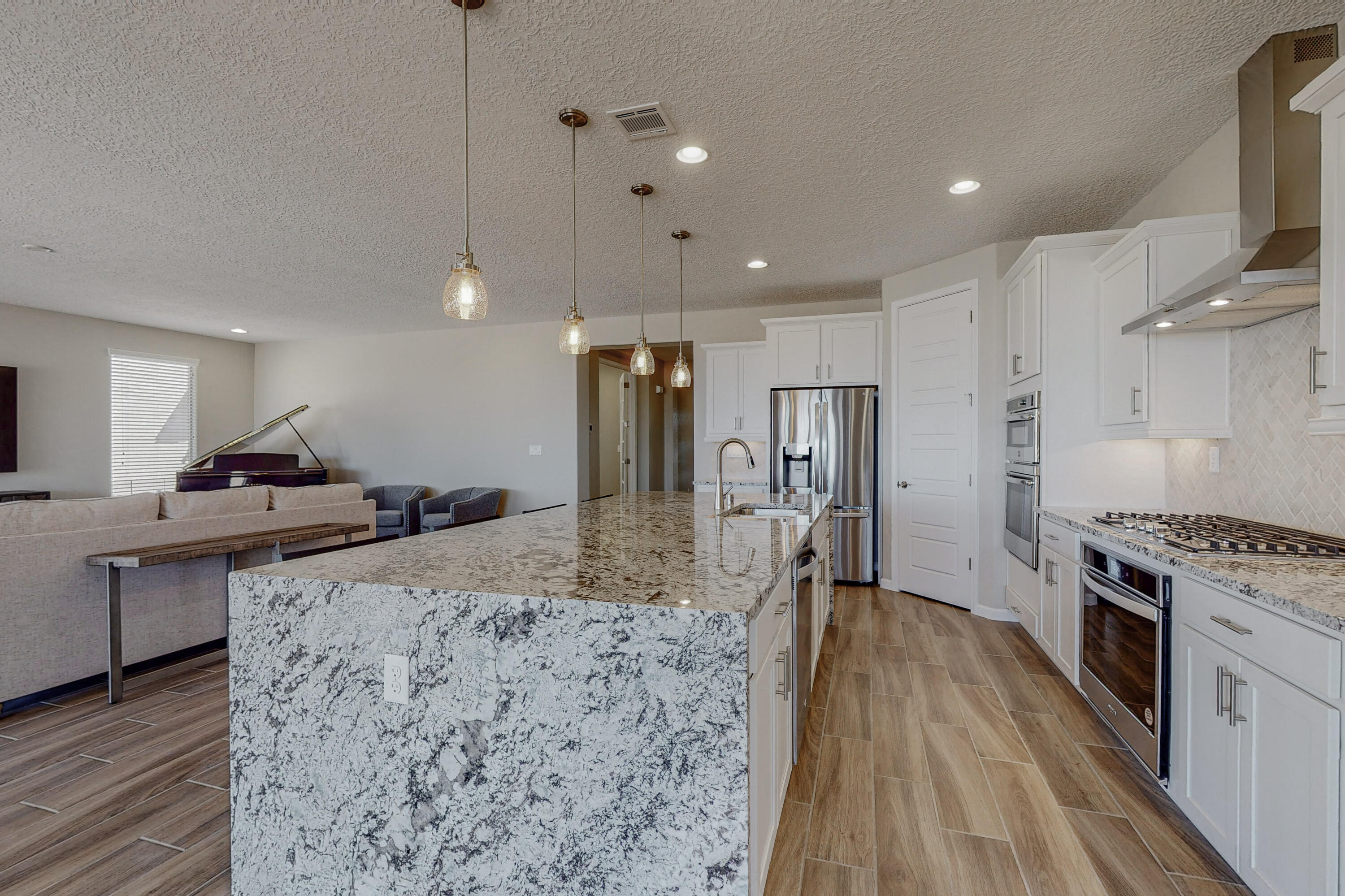 2793 KINGS CANYON Loop NE