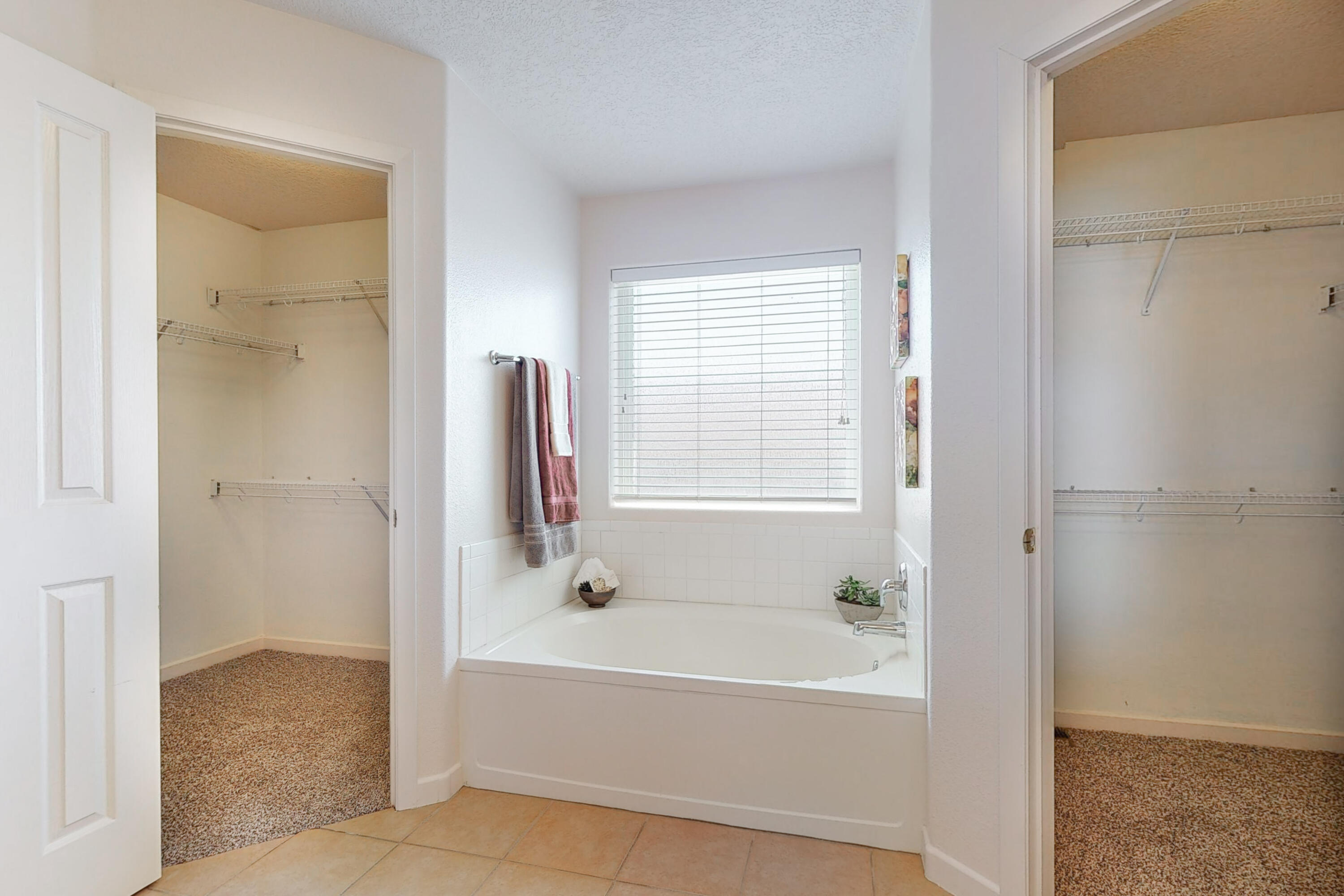 2106 N ENSENADA Circle SE