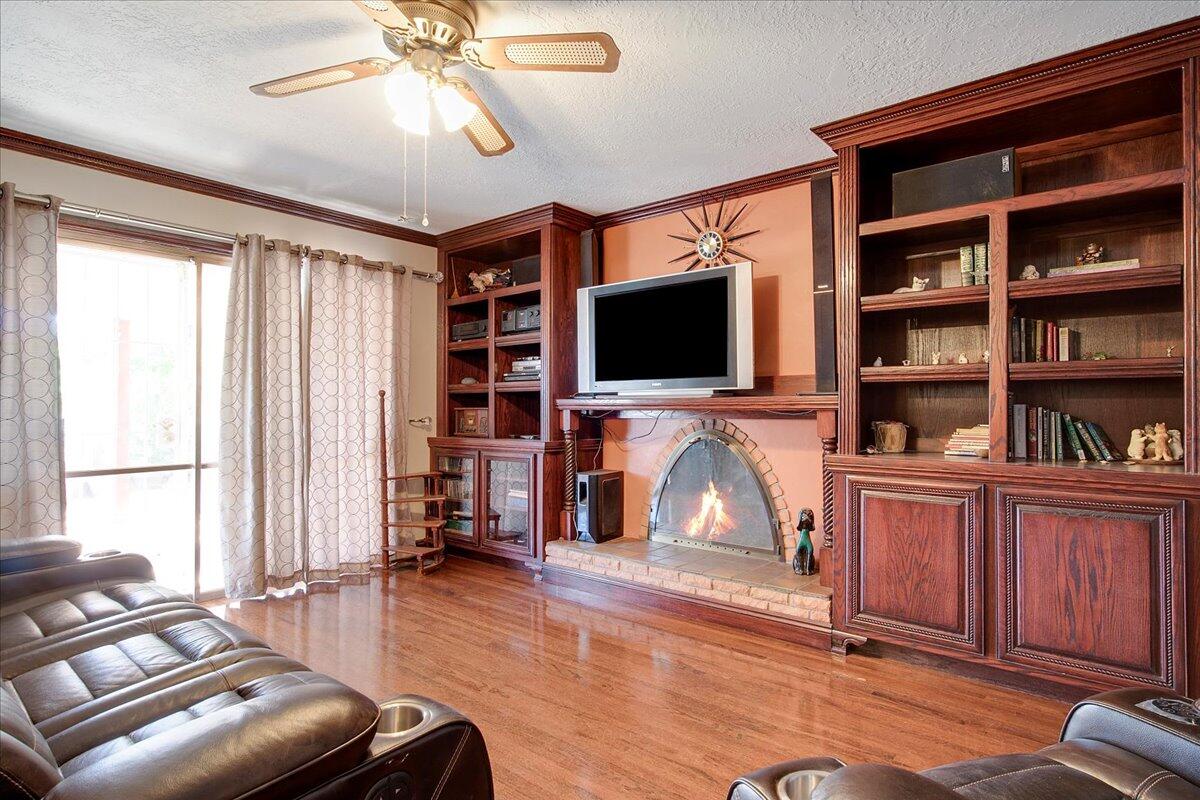 7417 ARROYO DEL OSO Avenue NE