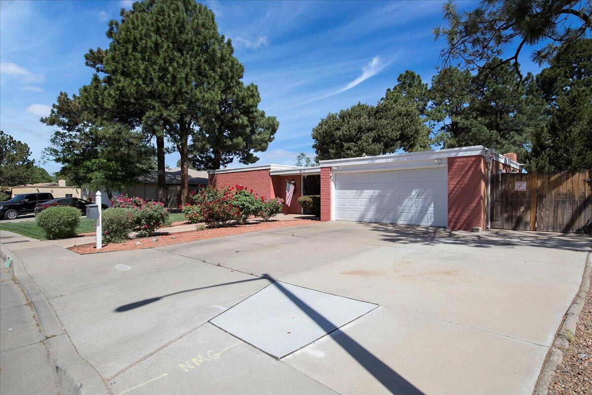 7417 ARROYO DEL OSO Avenue NE