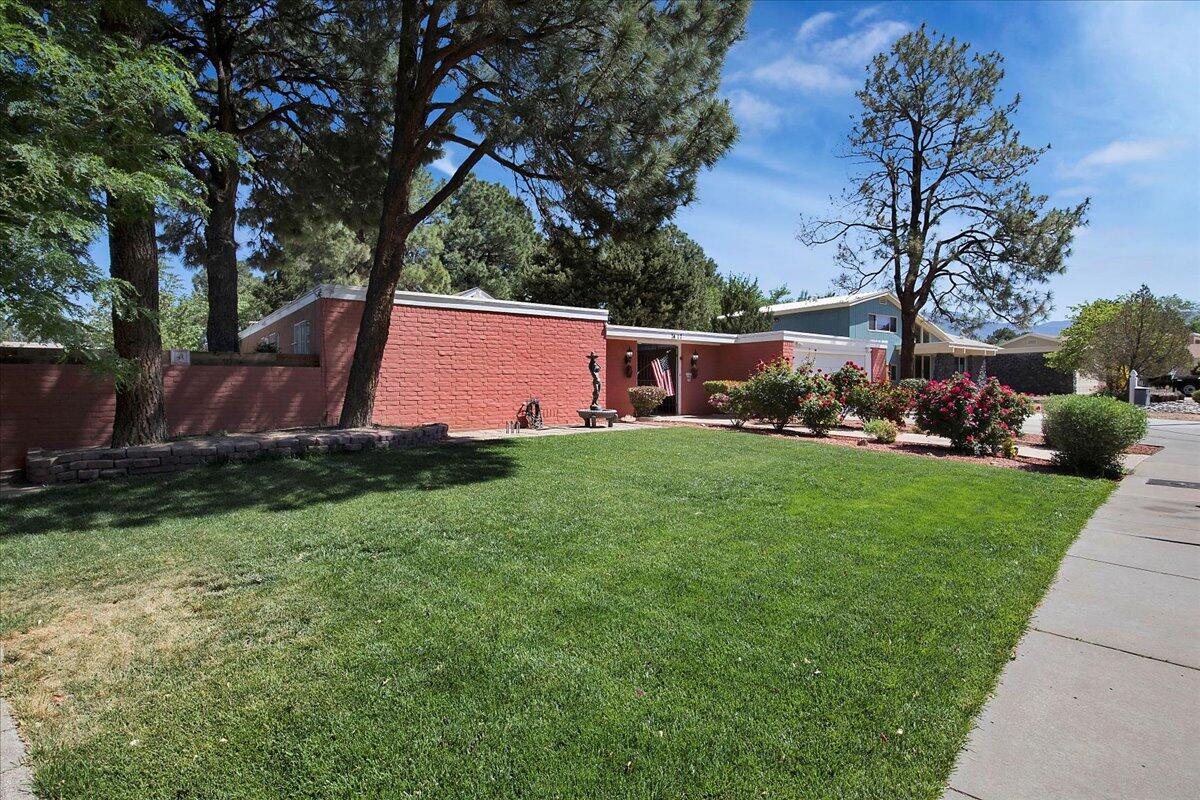 7417 ARROYO DEL OSO Avenue NE