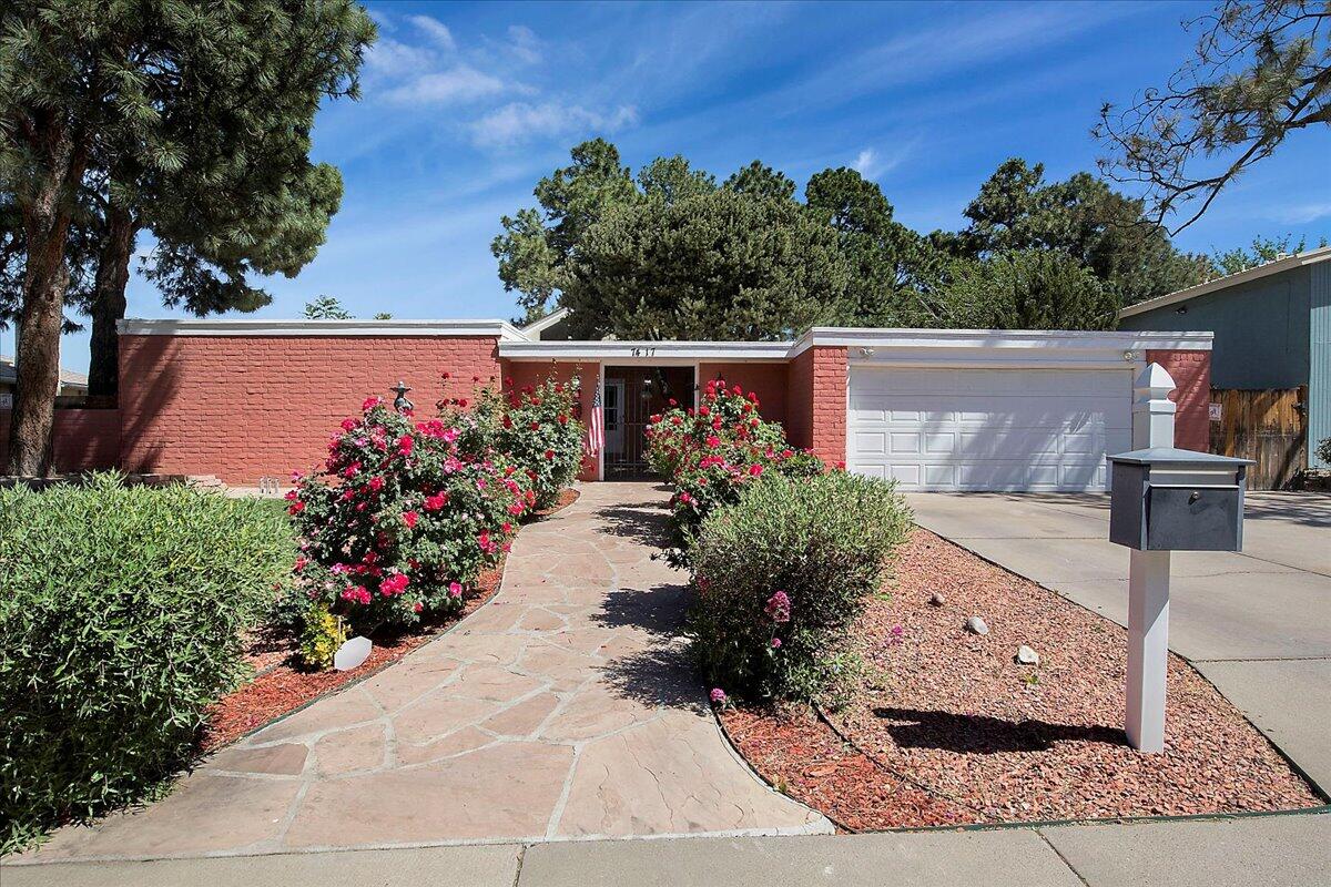 7417 ARROYO DEL OSO Avenue NE