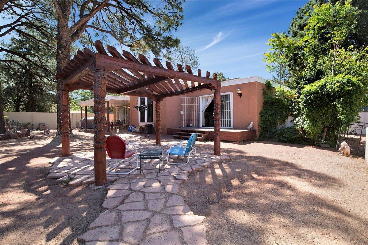 7417 ARROYO DEL OSO Avenue NE