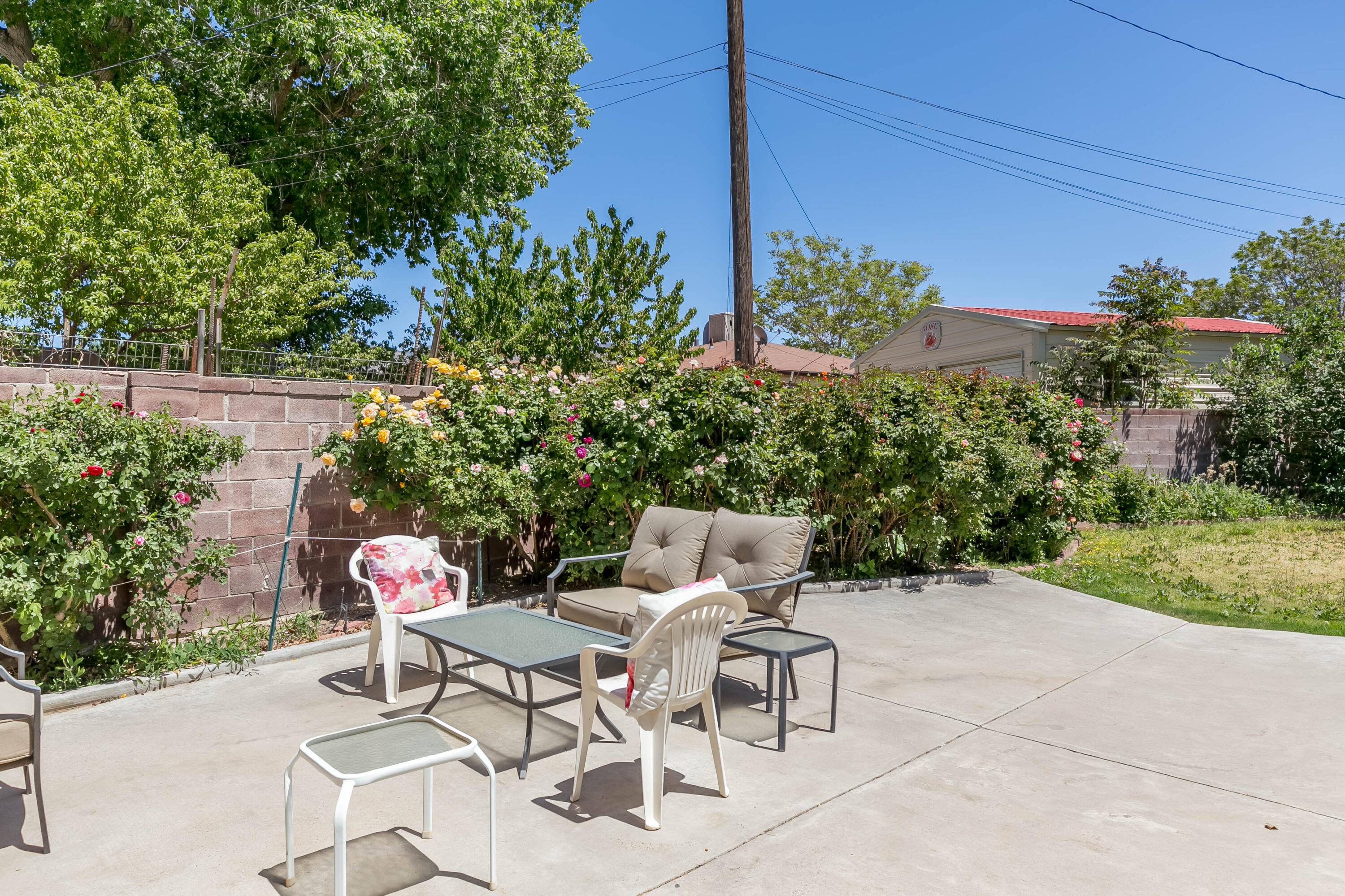 9722 APACHE Avenue NE