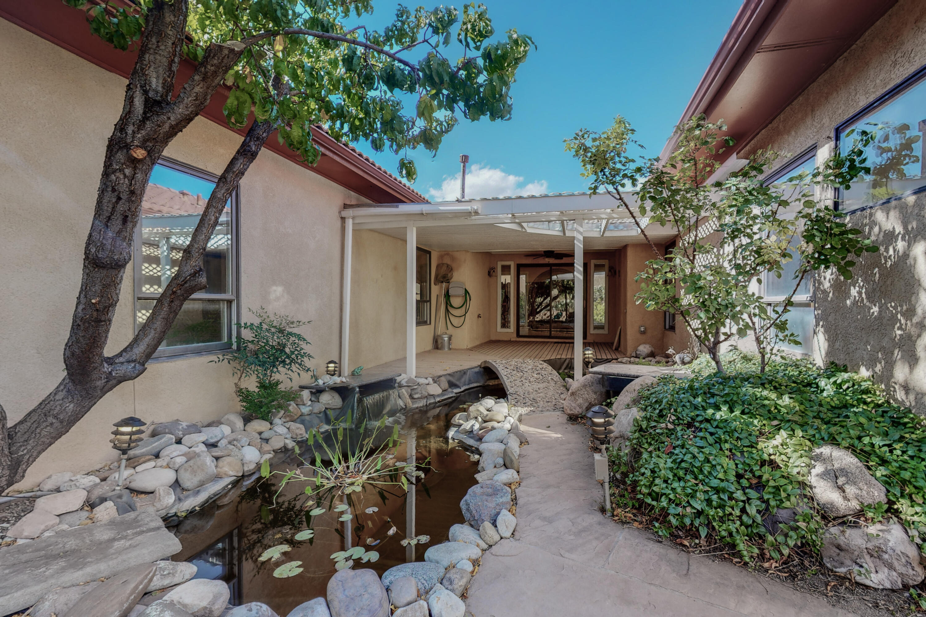 1206 HIDEAWAY Lane SE