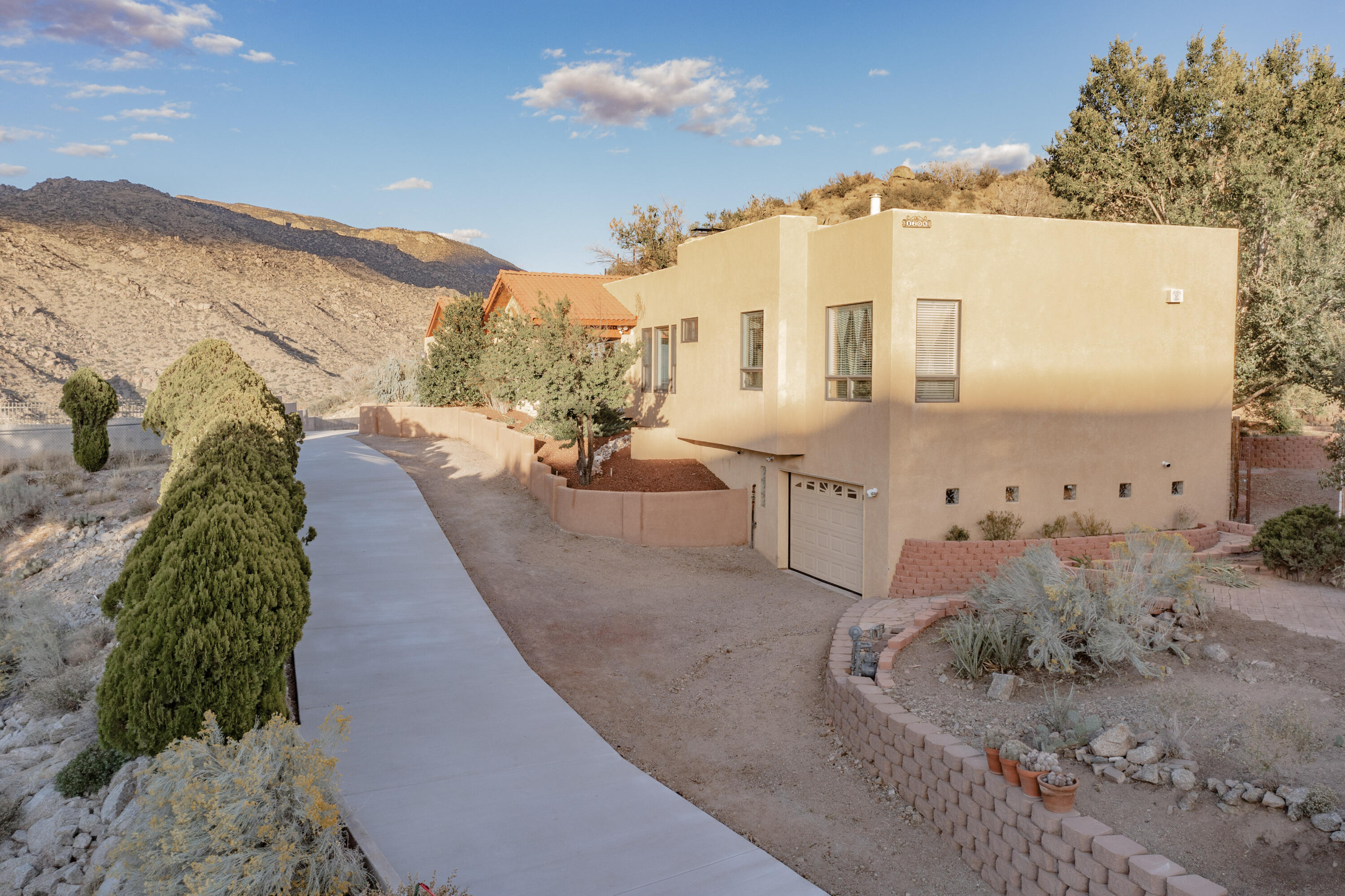 1206 HIDEAWAY Lane SE