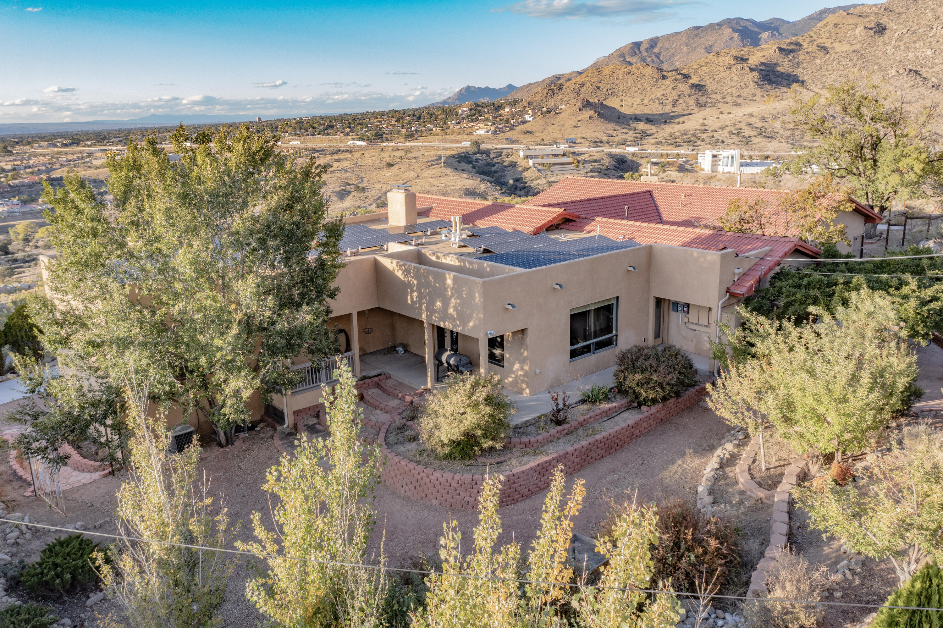 1206 HIDEAWAY Lane SE