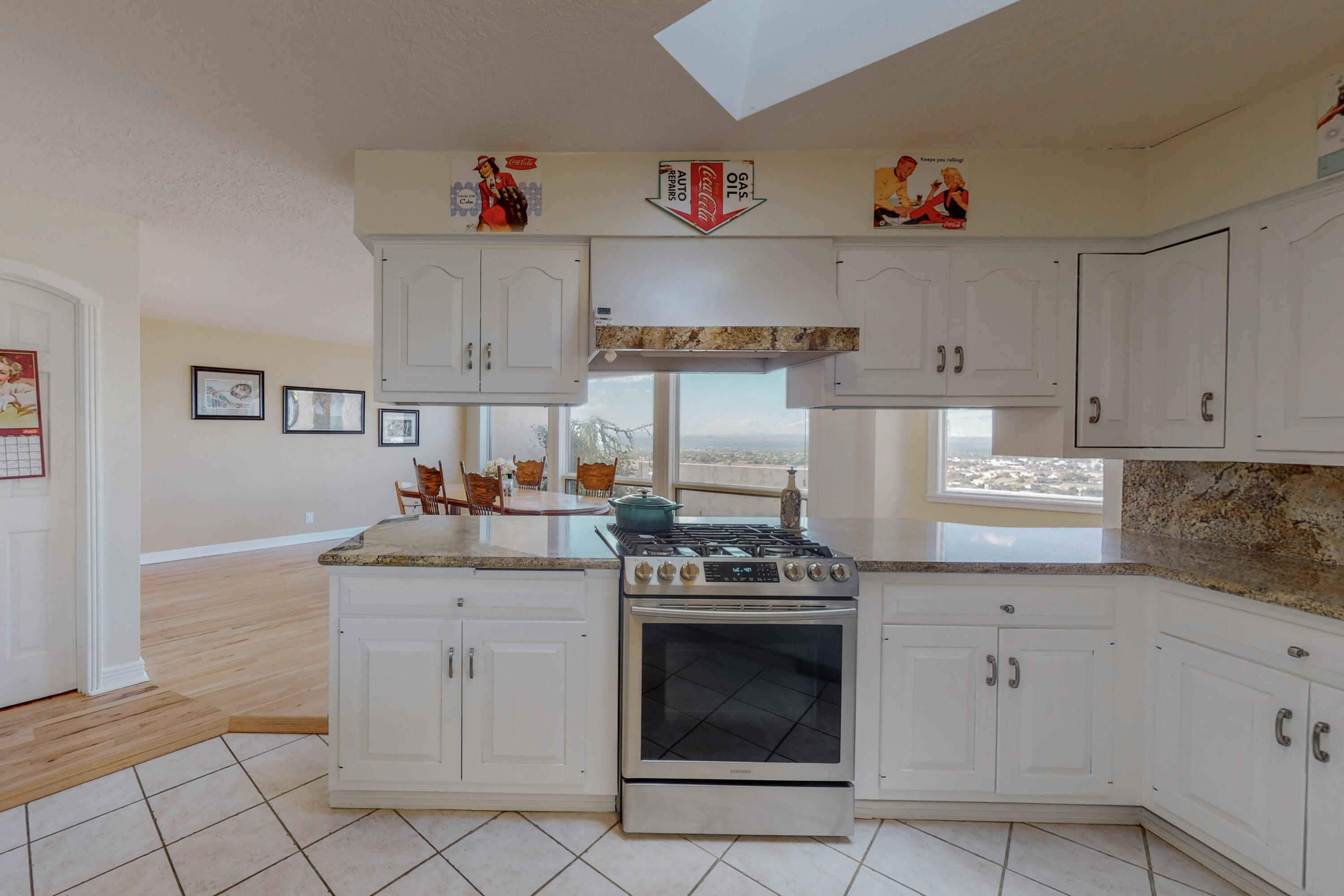 1206 HIDEAWAY Lane SE