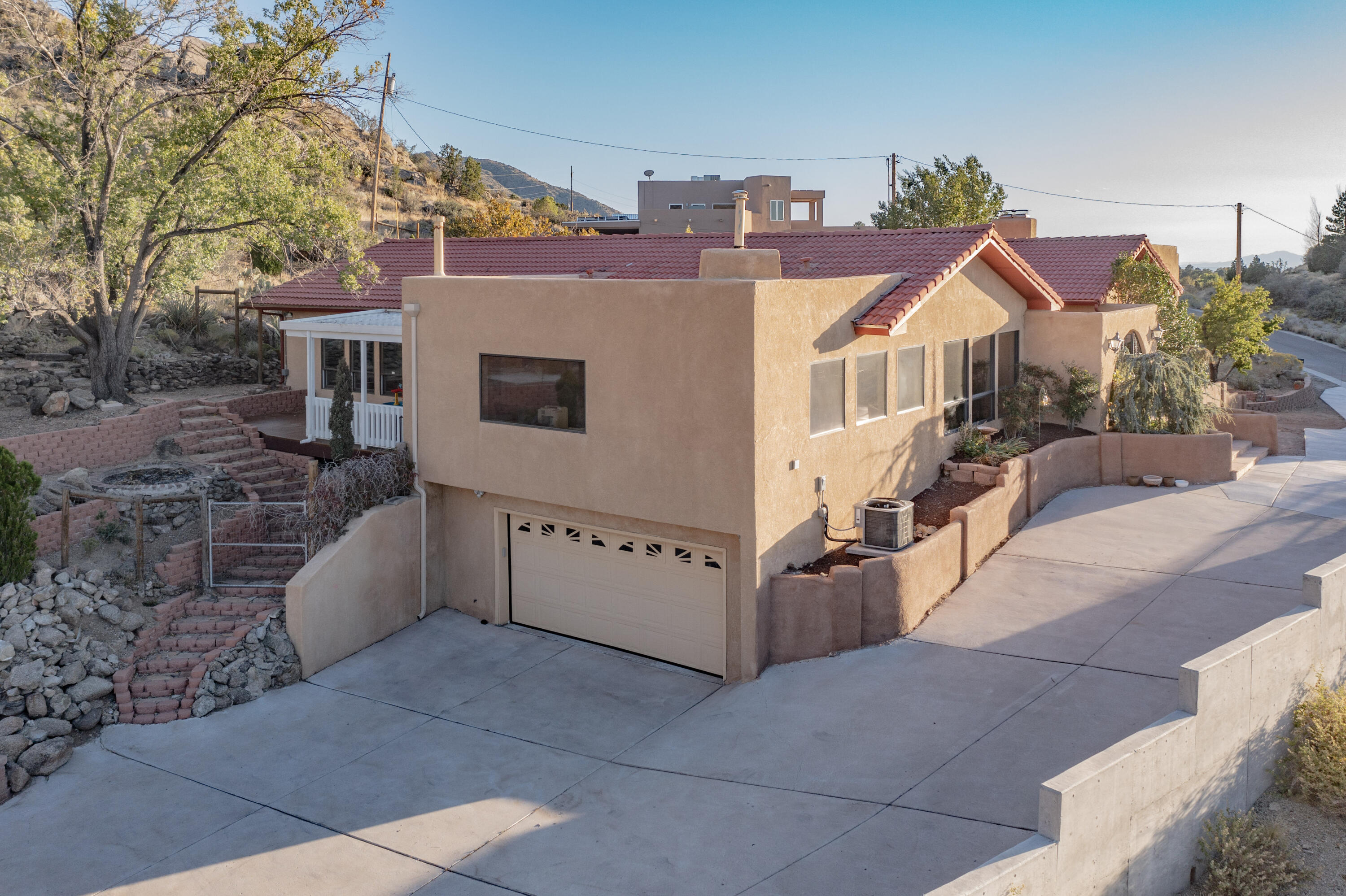 1206 HIDEAWAY Lane SE