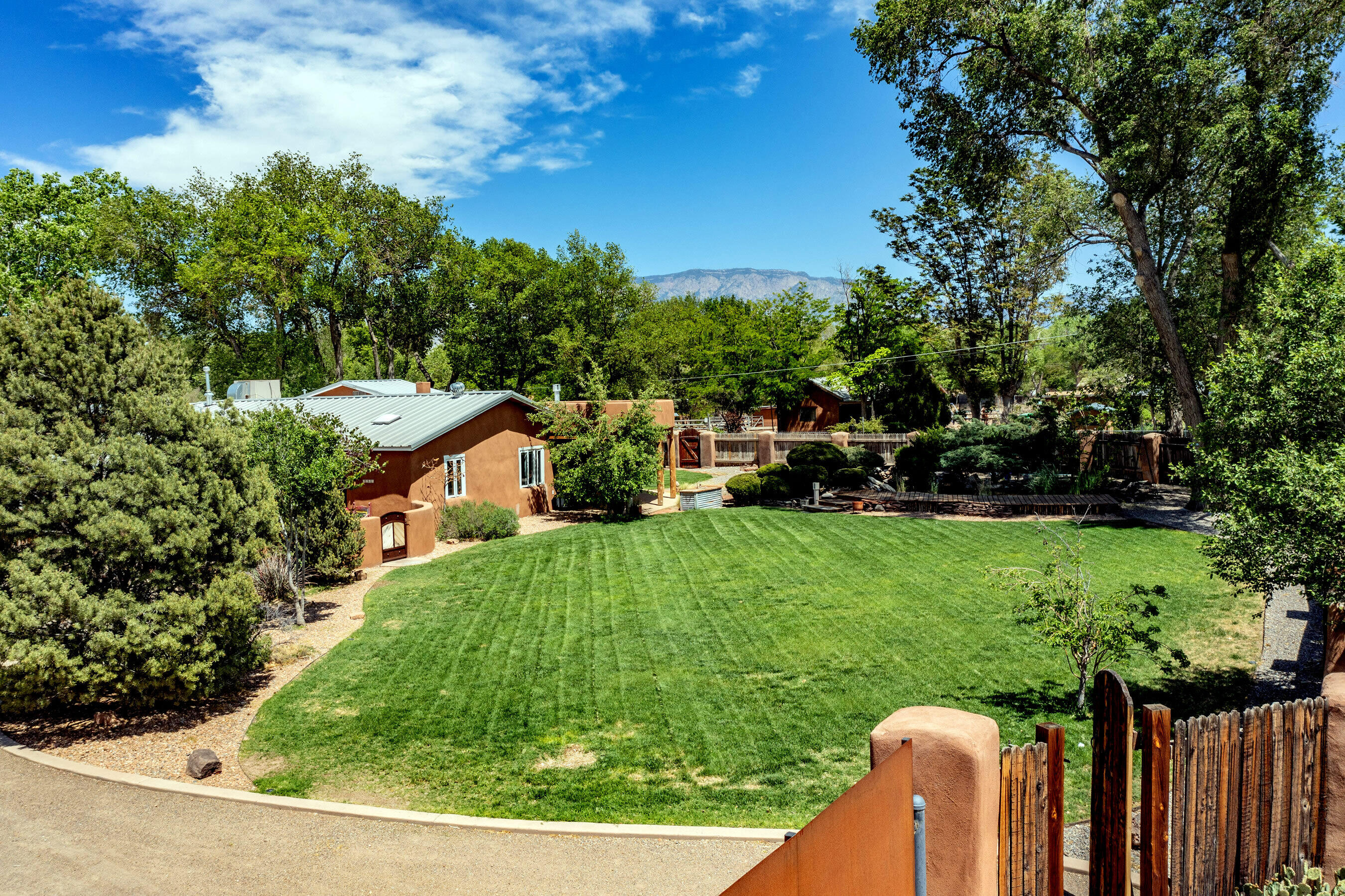 9705 GUADALUPE Trail NW