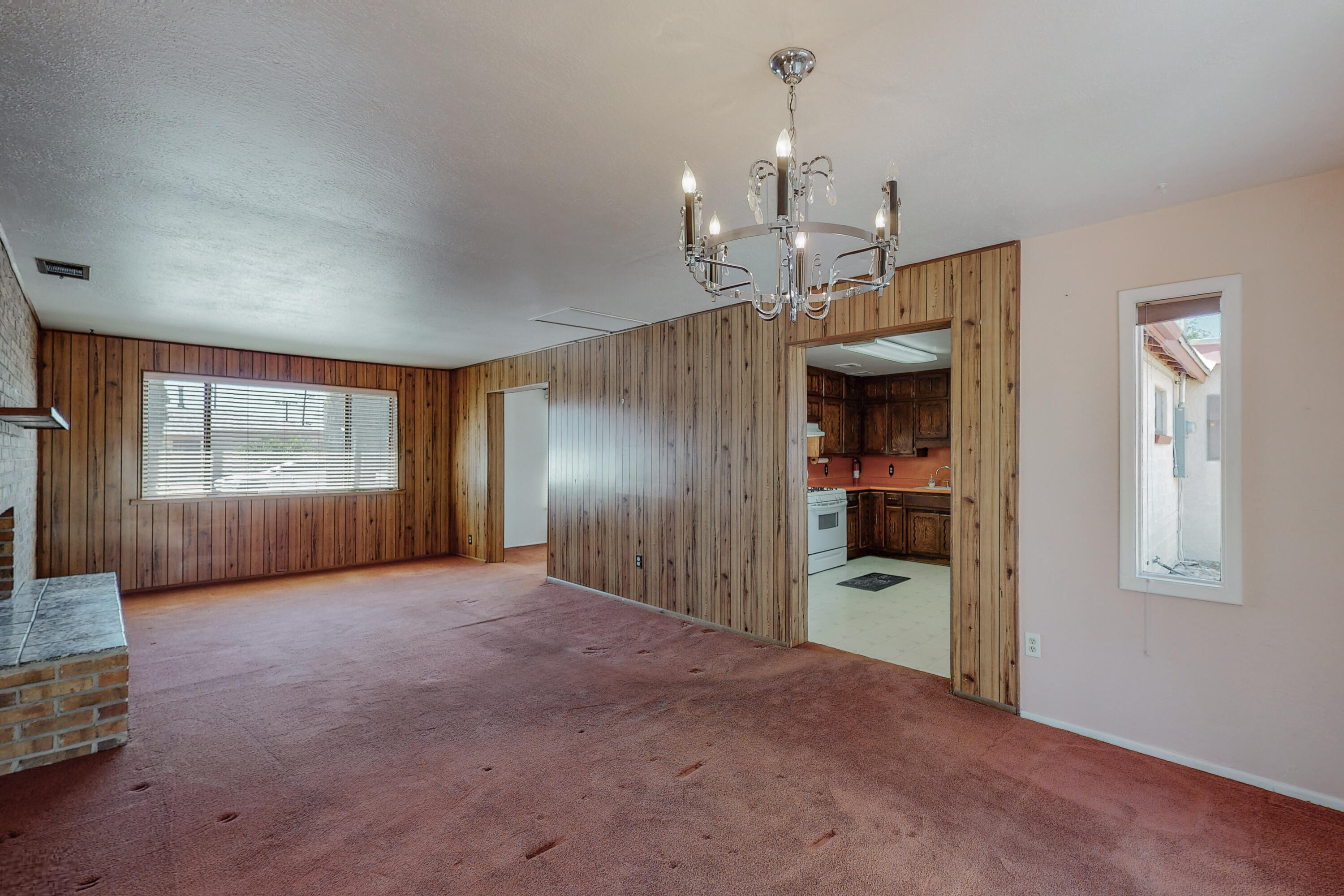 9405 WOODLAND Avenue NE