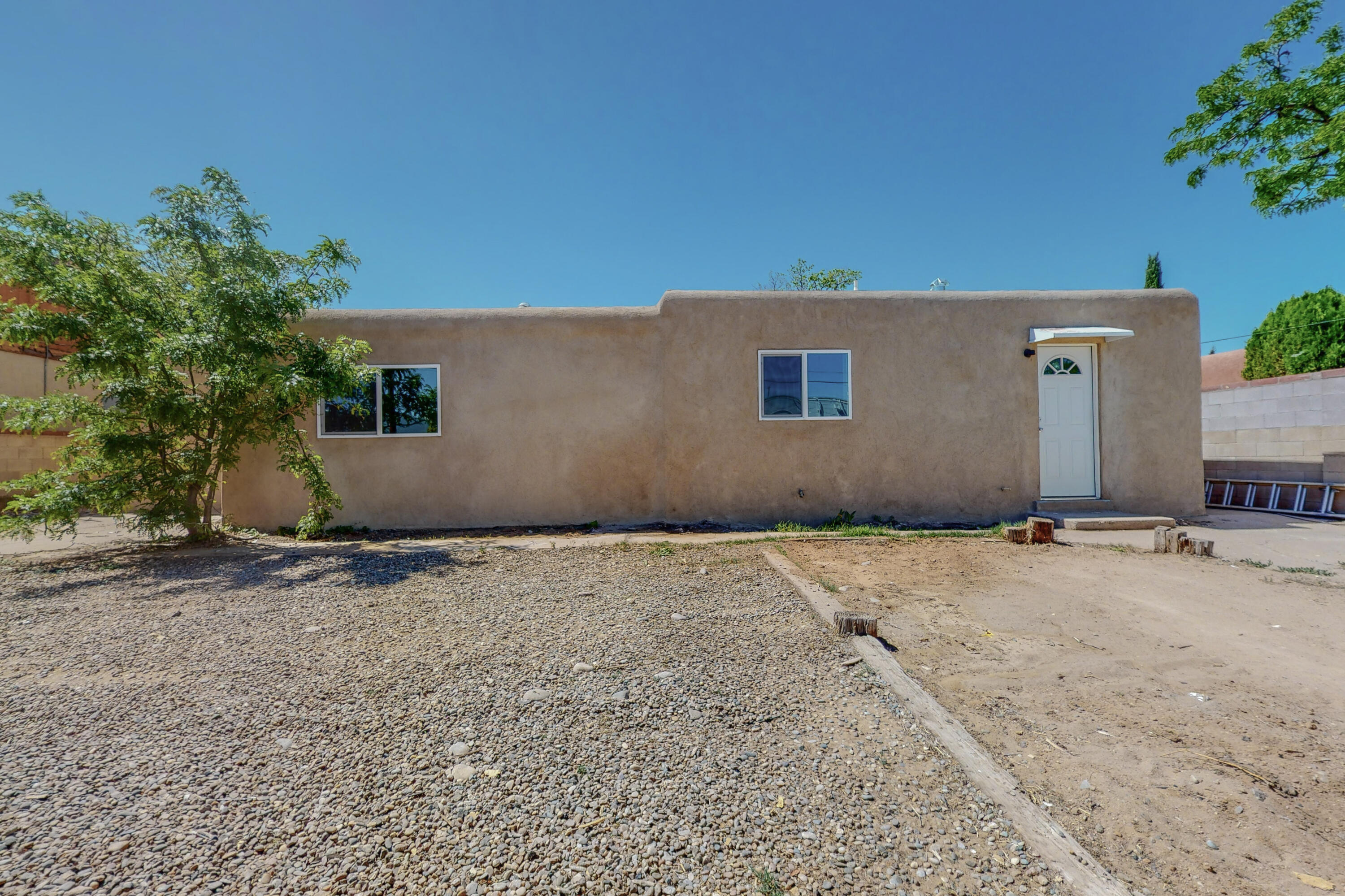 8115 FRUIT Avenue NE