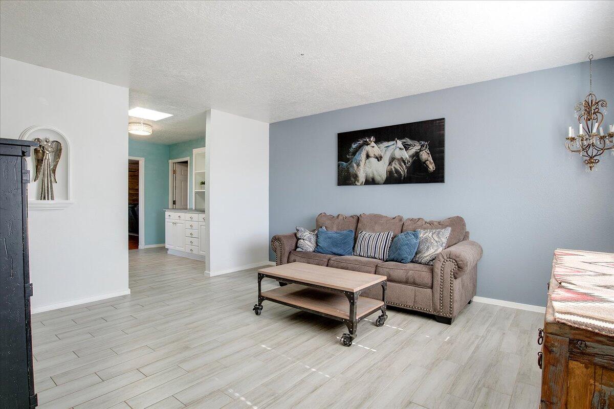 5117 CAMINO VISTA NW