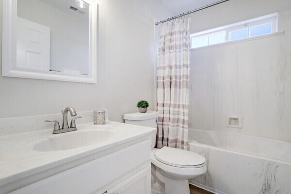 2042 Vista Hill N Loop