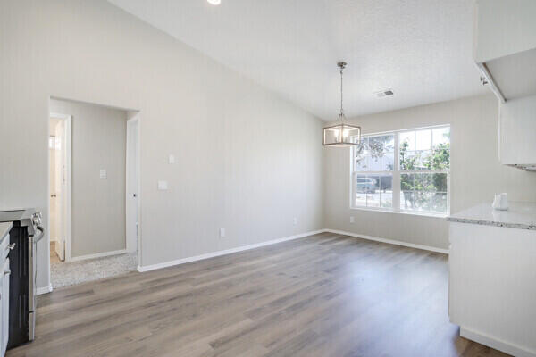 2042 Vista Hill N Loop