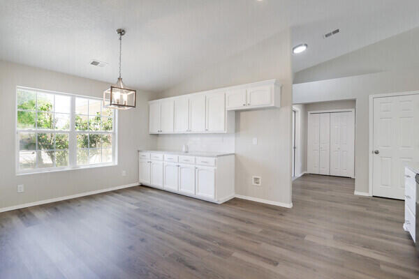 2042 Vista Hill N Loop