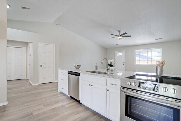 2042 Vista Hill N Loop
