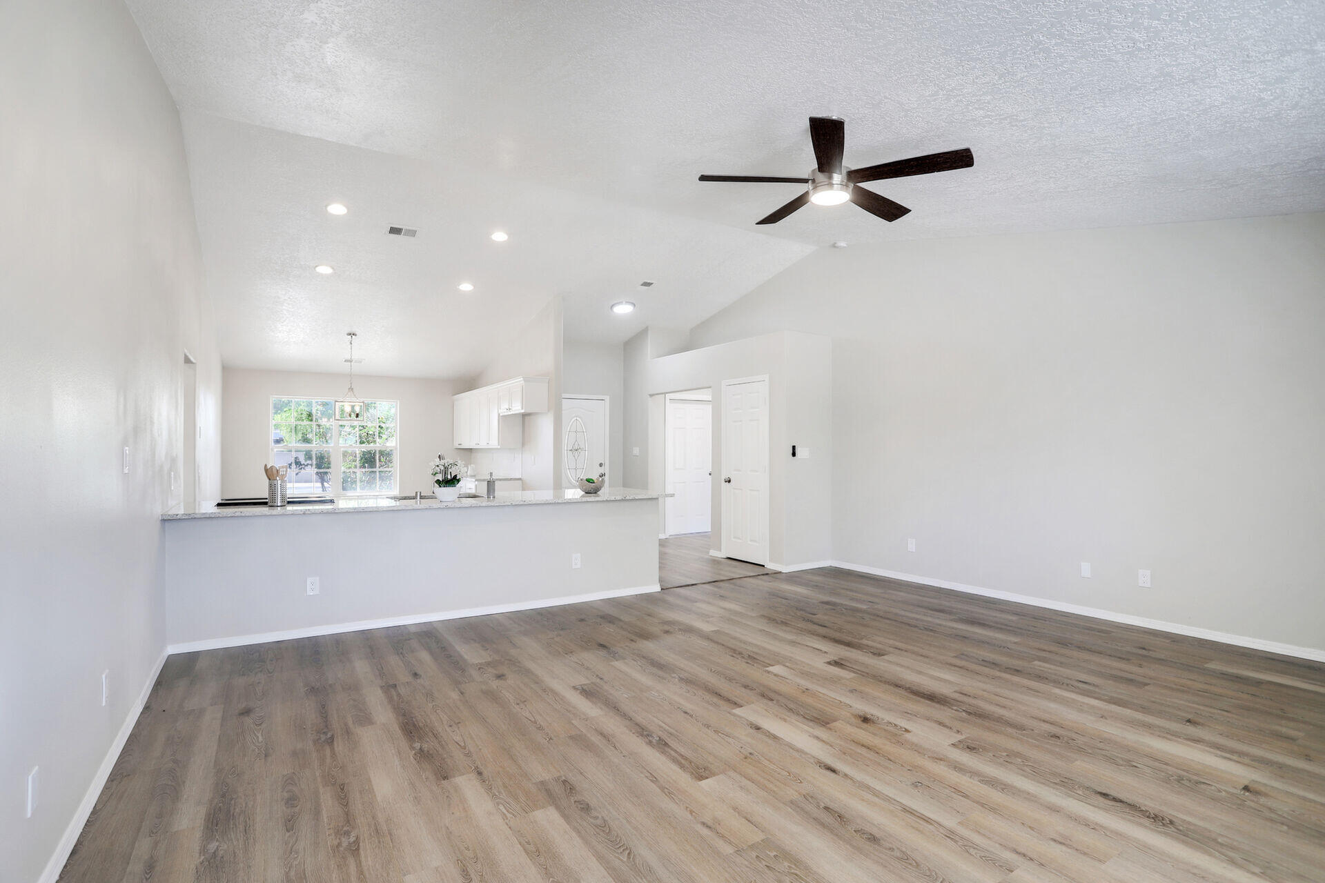 2042 Vista Hill N Loop