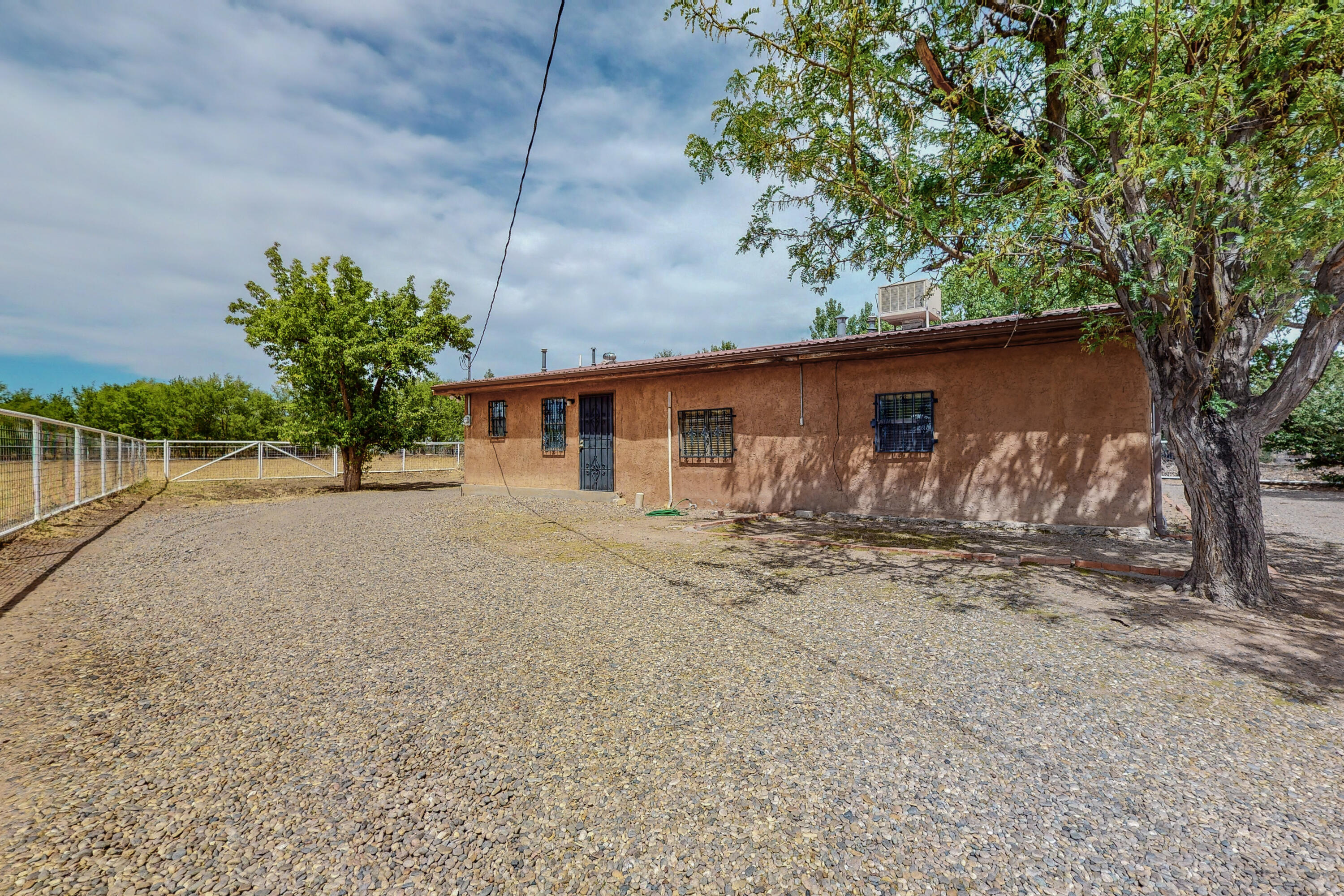 484 VIVIAN Road