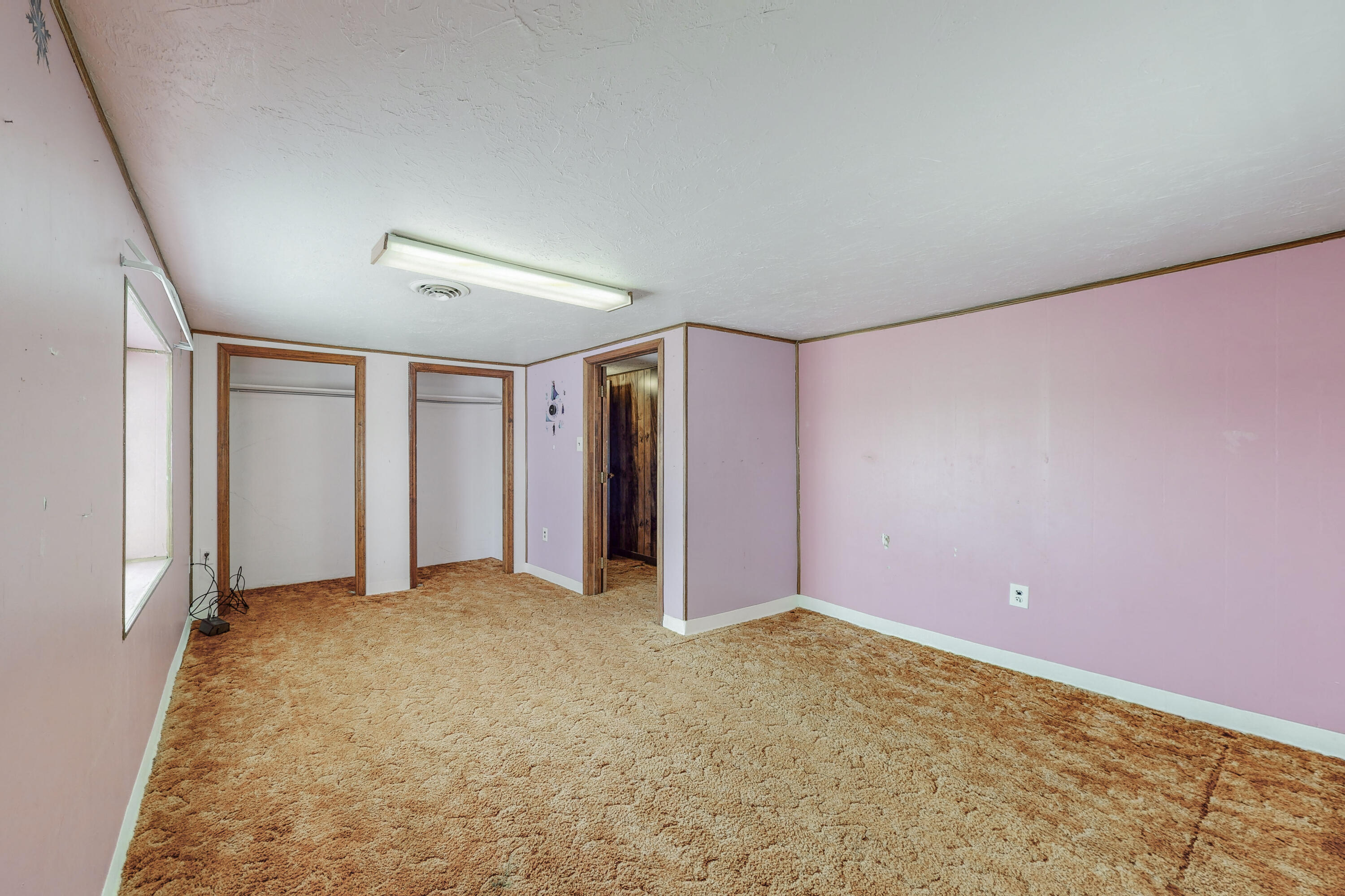 484 VIVIAN Road