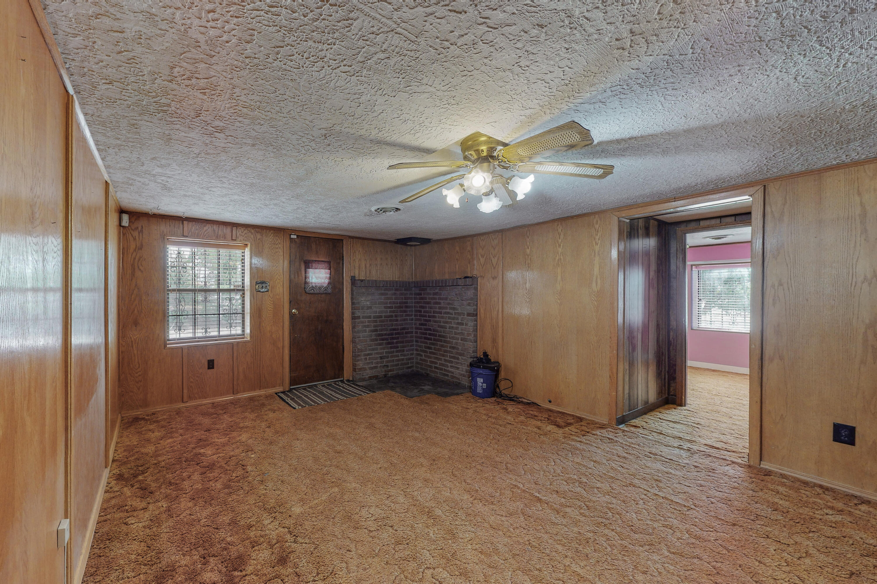 484 VIVIAN Road