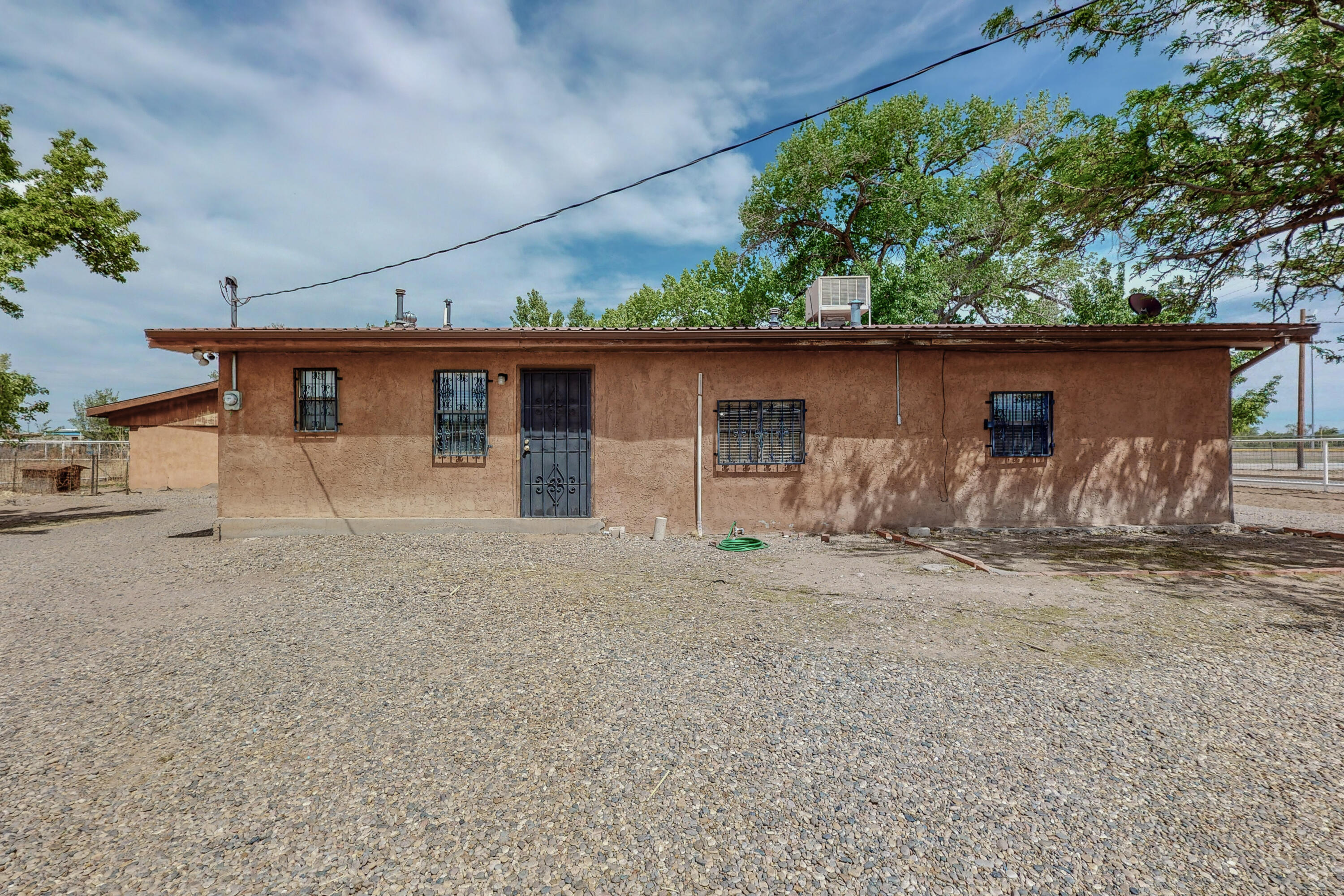 484 VIVIAN Road