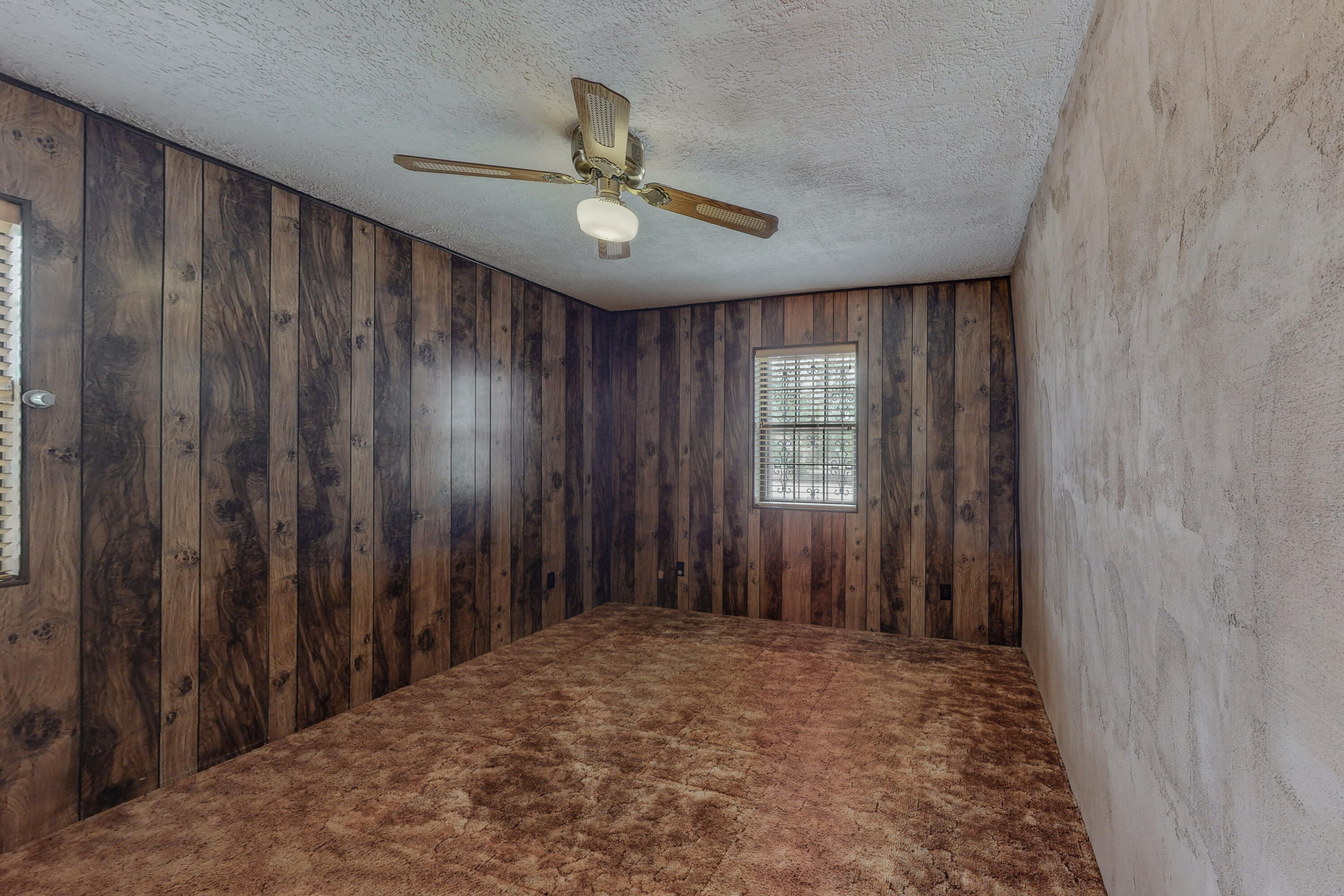 484 VIVIAN Road