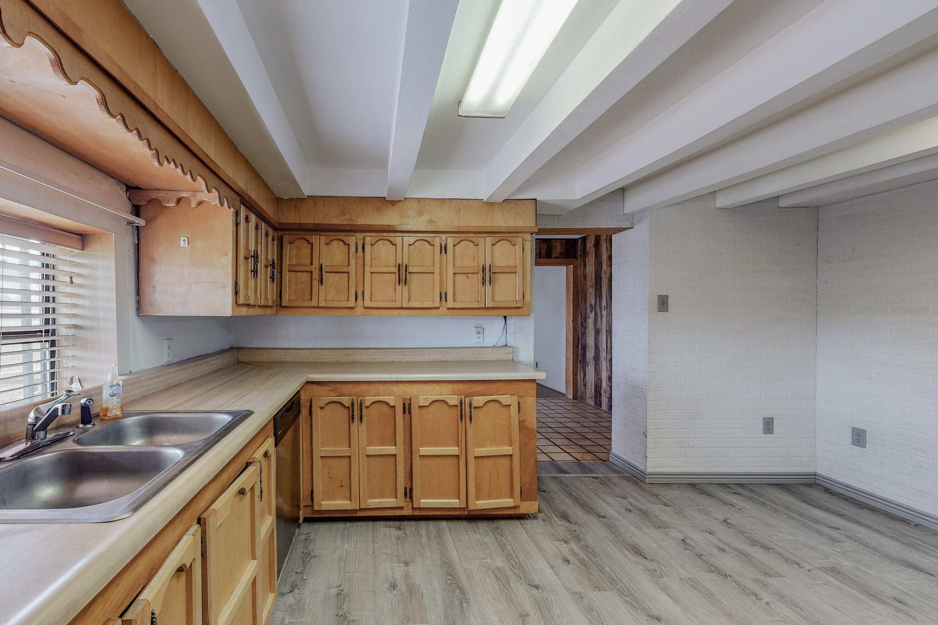 484 VIVIAN Road