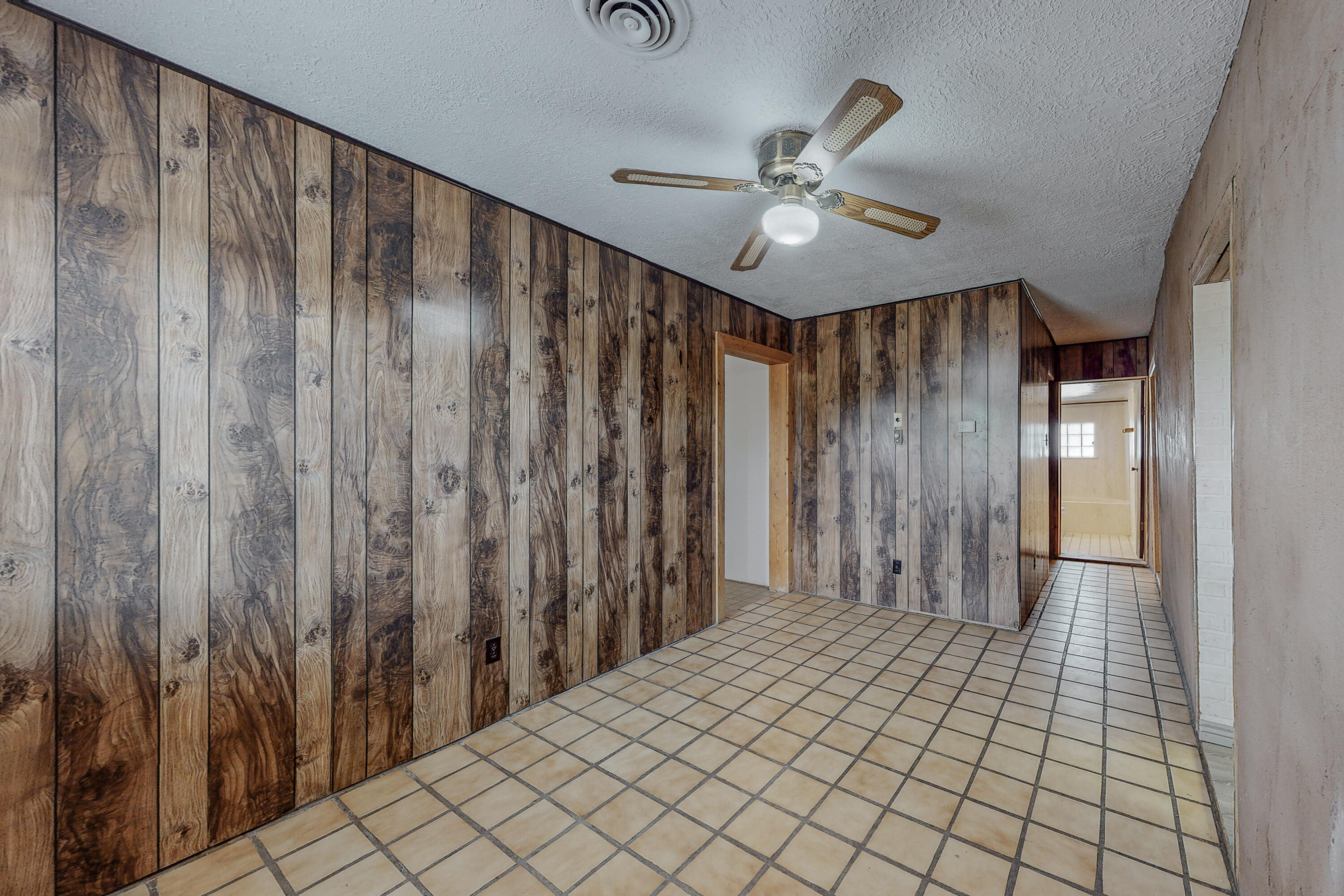 484 VIVIAN Road