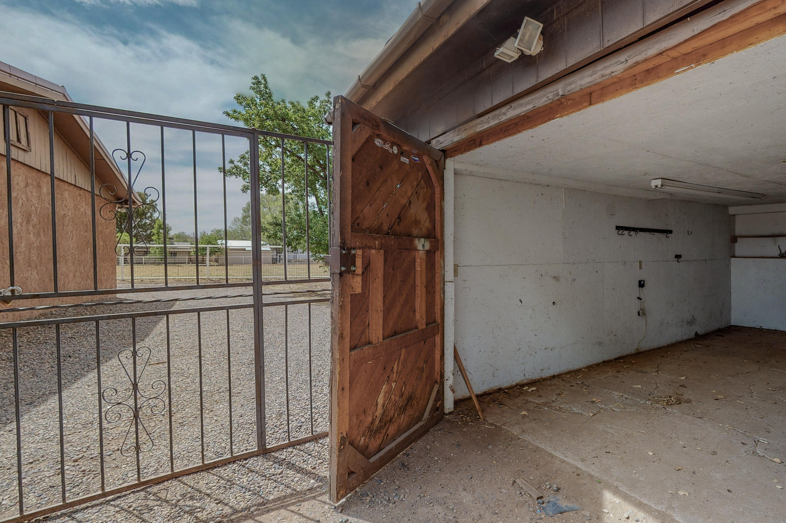 484 VIVIAN Road