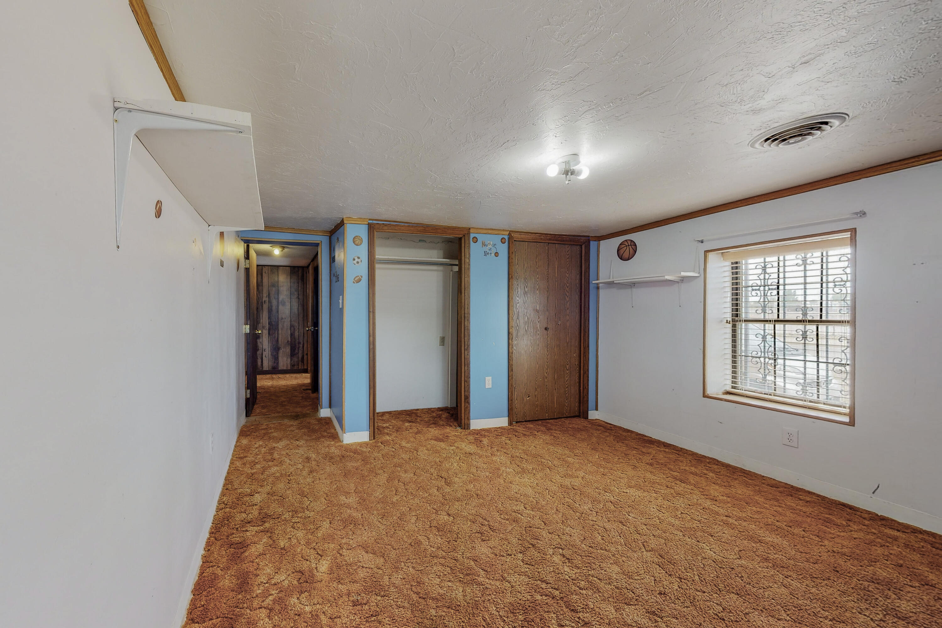 484 VIVIAN Road
