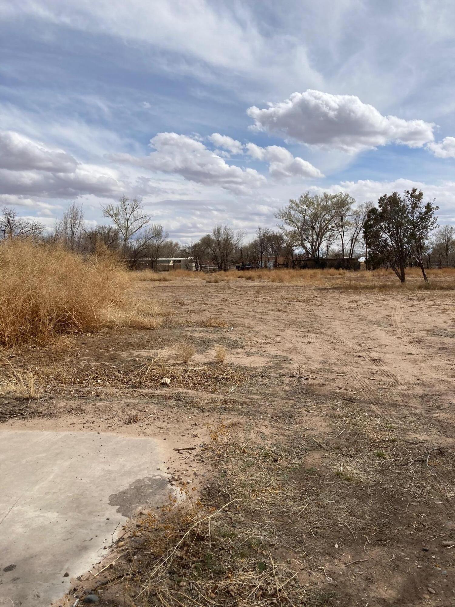 735 N BOSQUE Loop