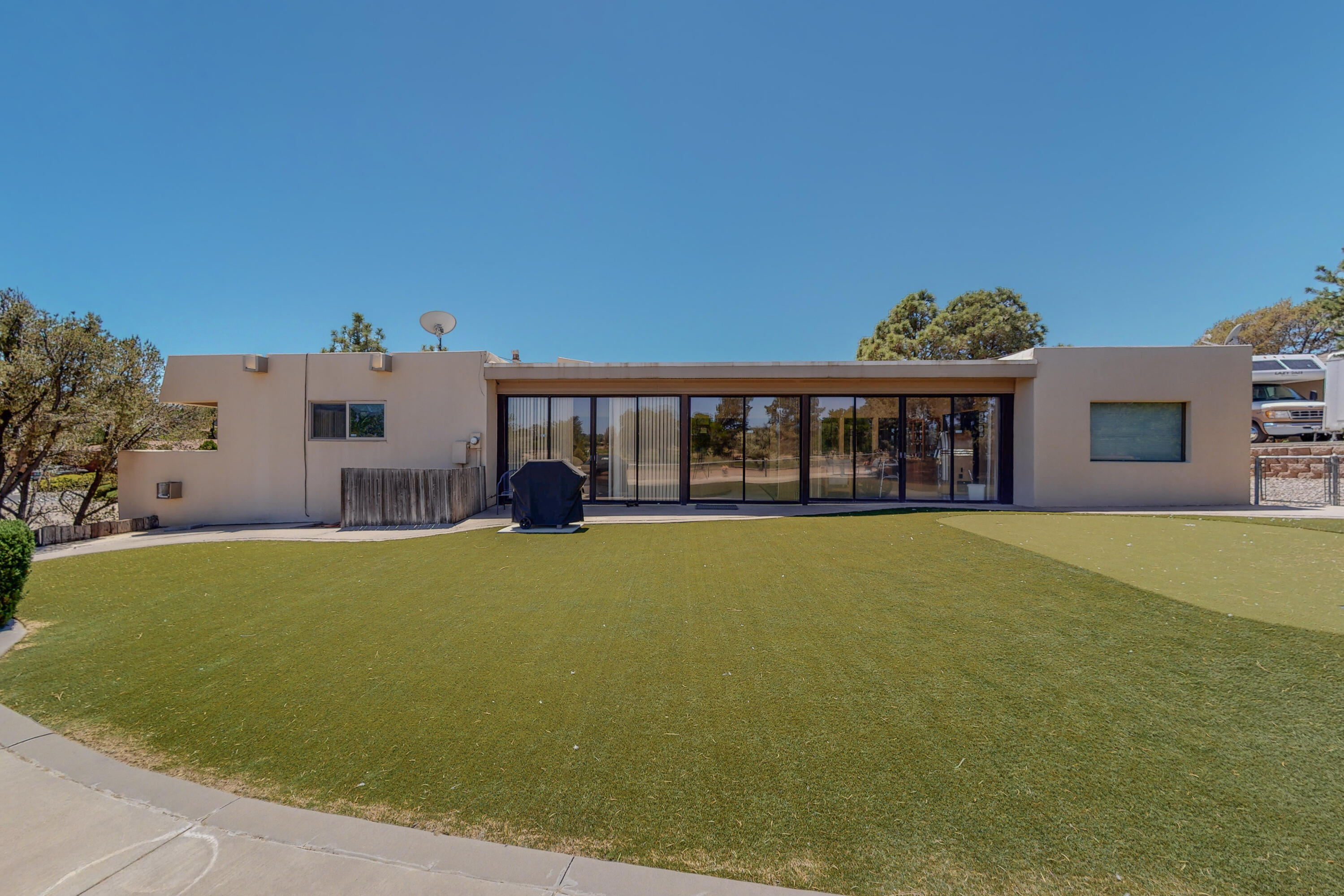 5095 FAIRFAX Drive NW
