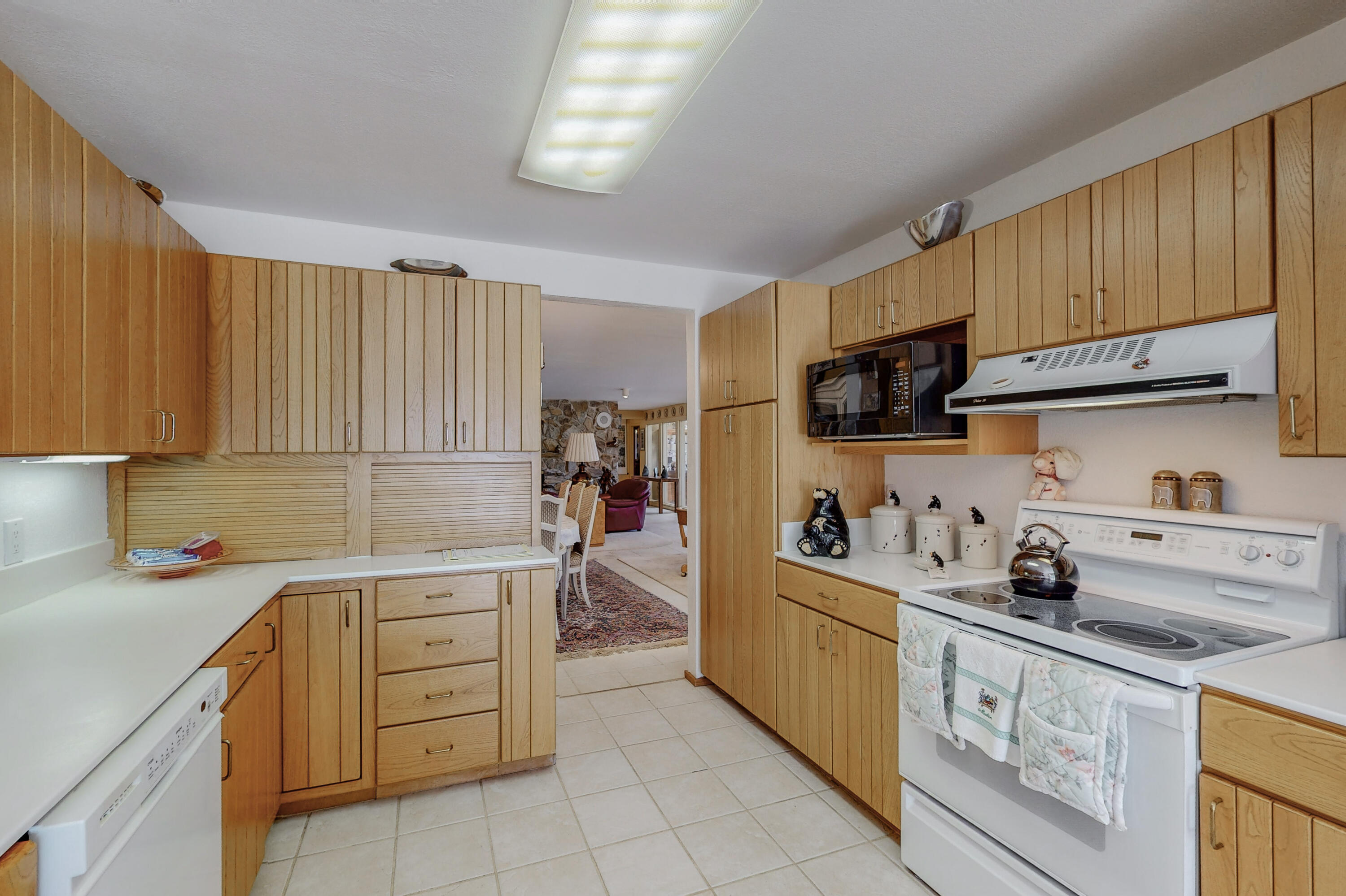 5095 FAIRFAX Drive NW