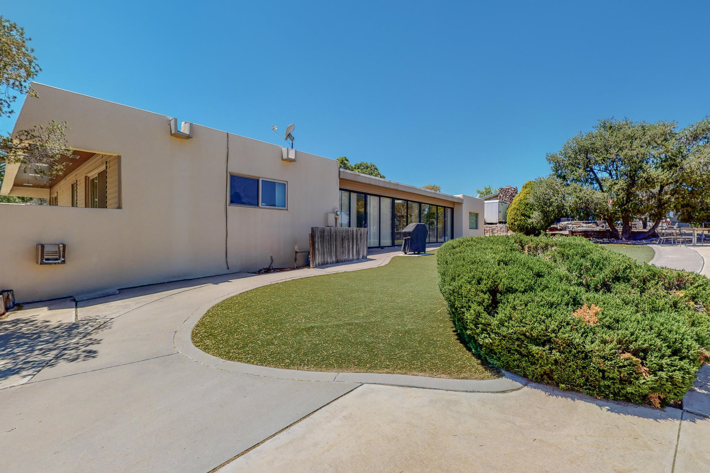 5095 FAIRFAX Drive NW