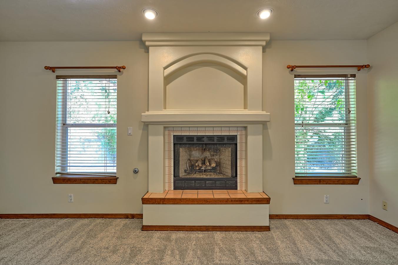8810 GREENARBOR Road NE
