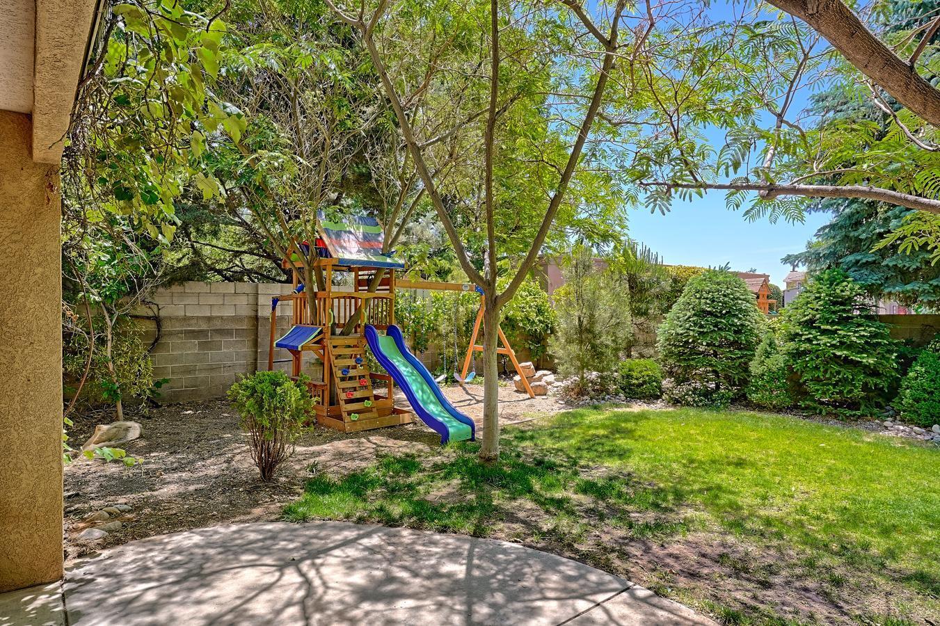 8810 GREENARBOR Road NE