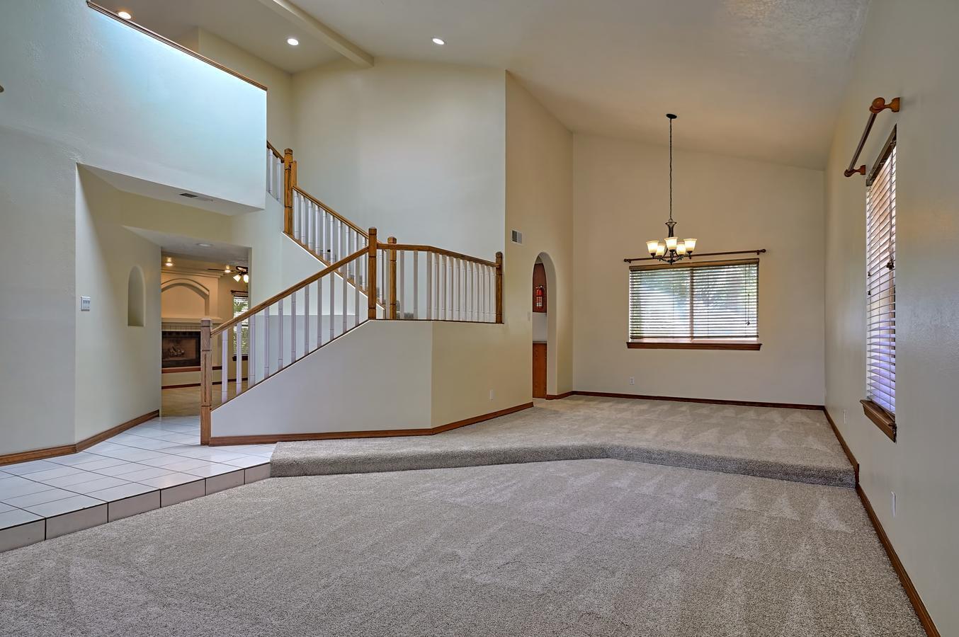 8810 GREENARBOR Road NE