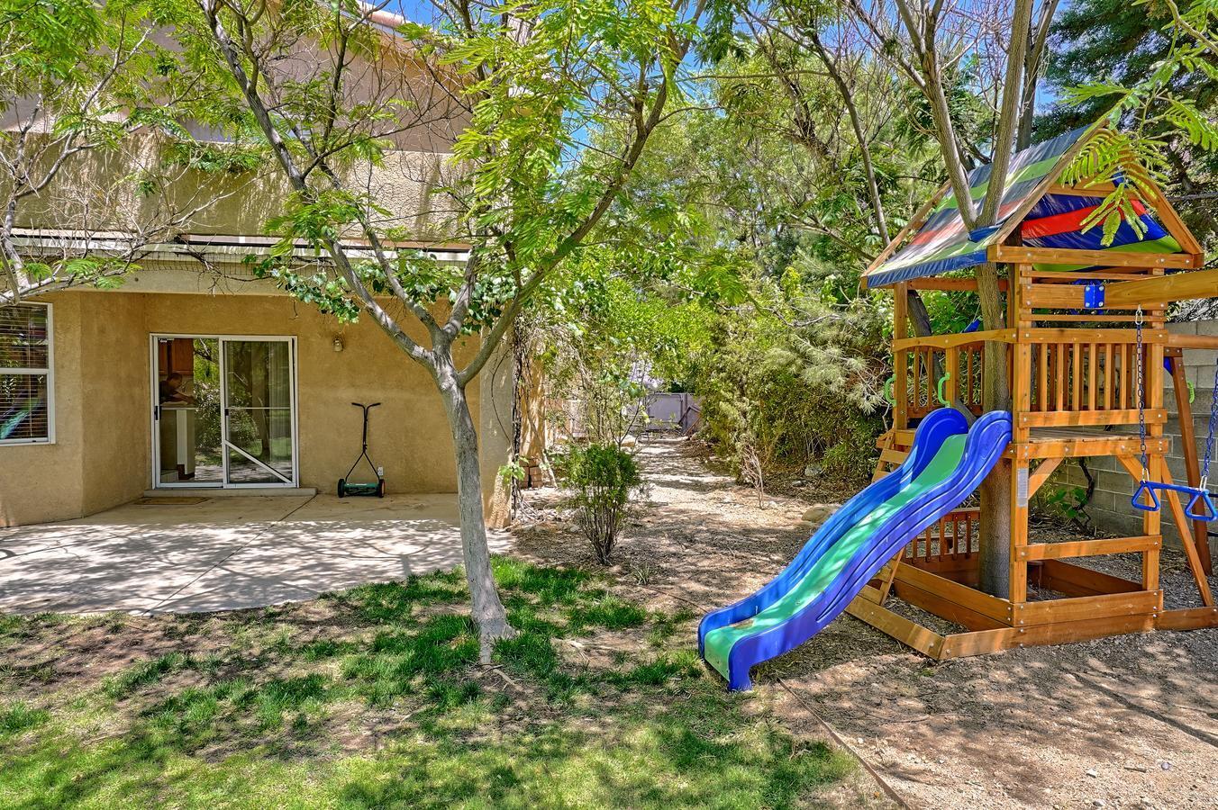 8810 GREENARBOR Road NE